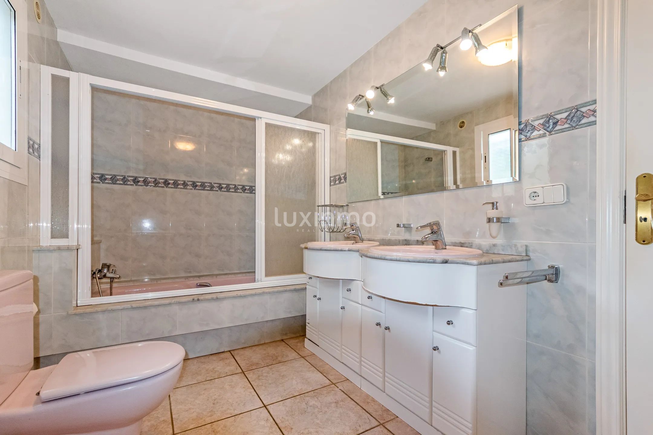 Frittliggende villa med basseng til salgs i Albir — photo 10