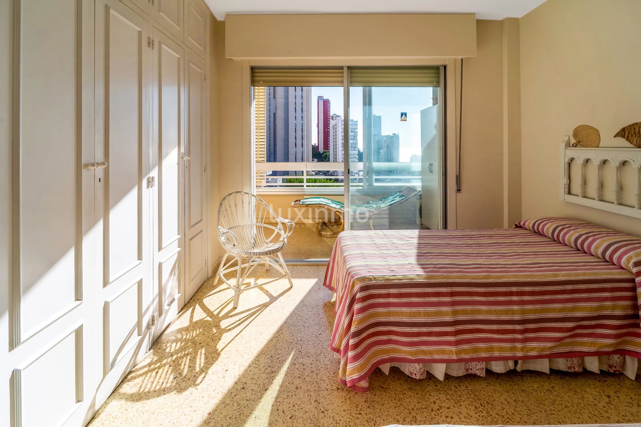 Mieszkanie z 4 sypialniami w drugiej linii plaży Benidorm — photo 14