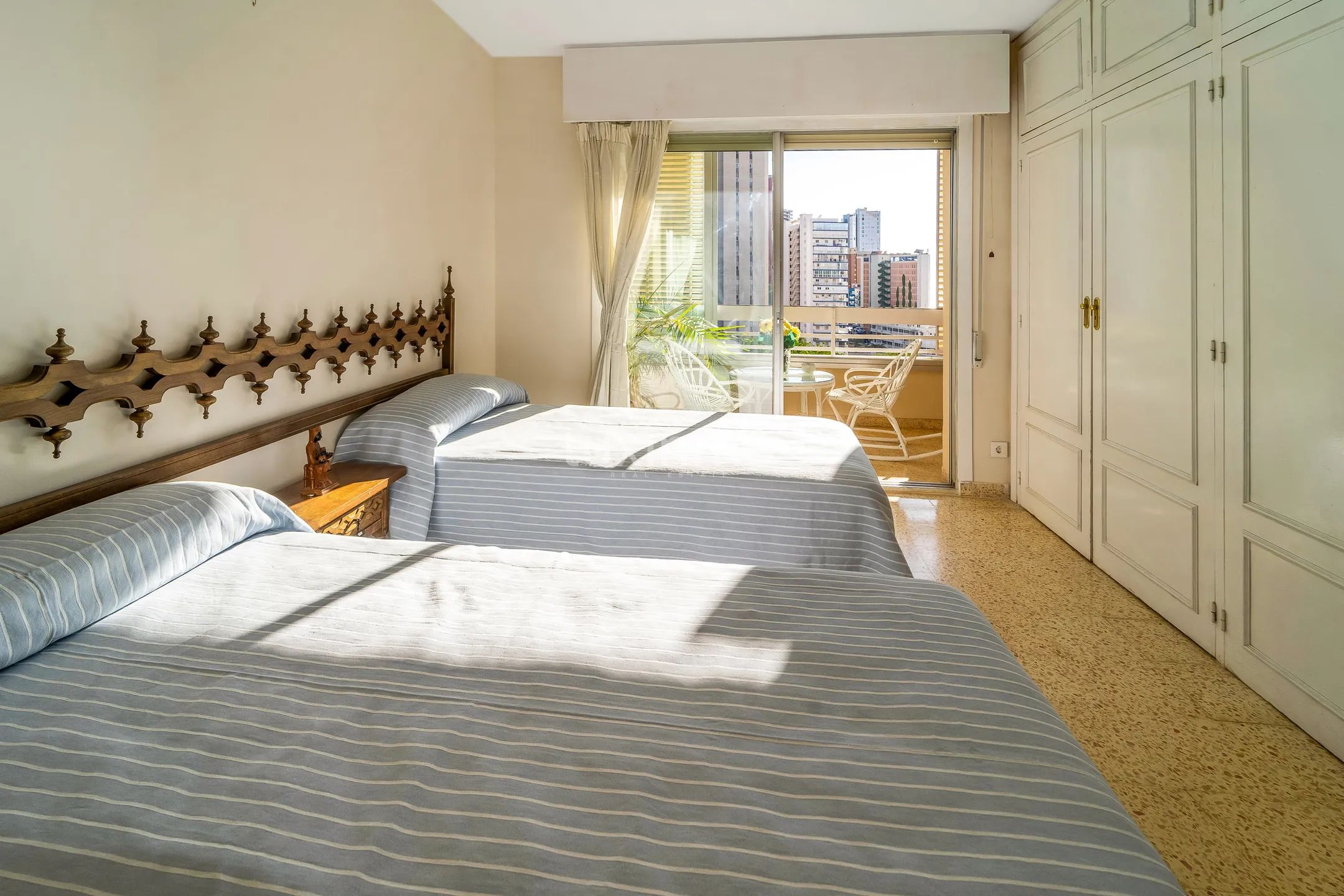 Mieszkanie z 4 sypialniami w drugiej linii plaży Benidorm — photo 11
