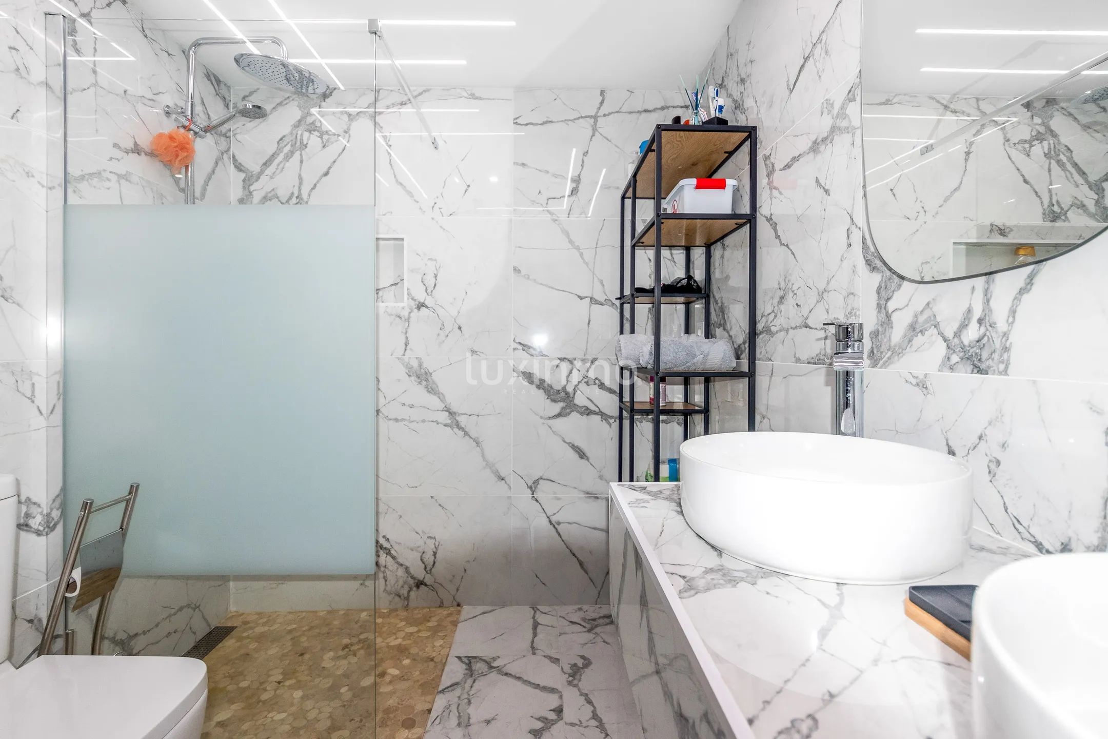 Cozy apartment on first line on the beach for rent — photo 12