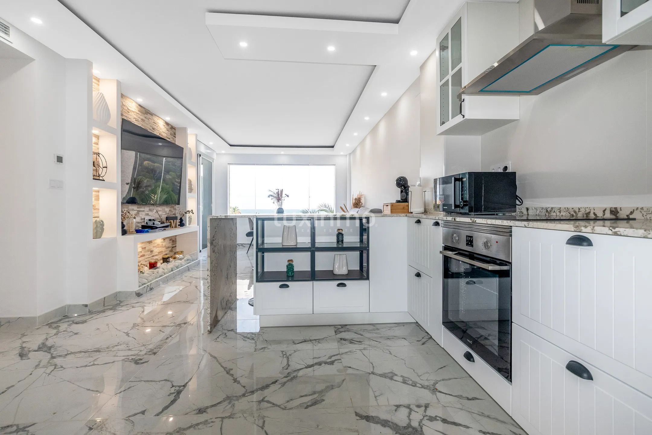 Cozy apartment on first line on the beach for rent — photo 9