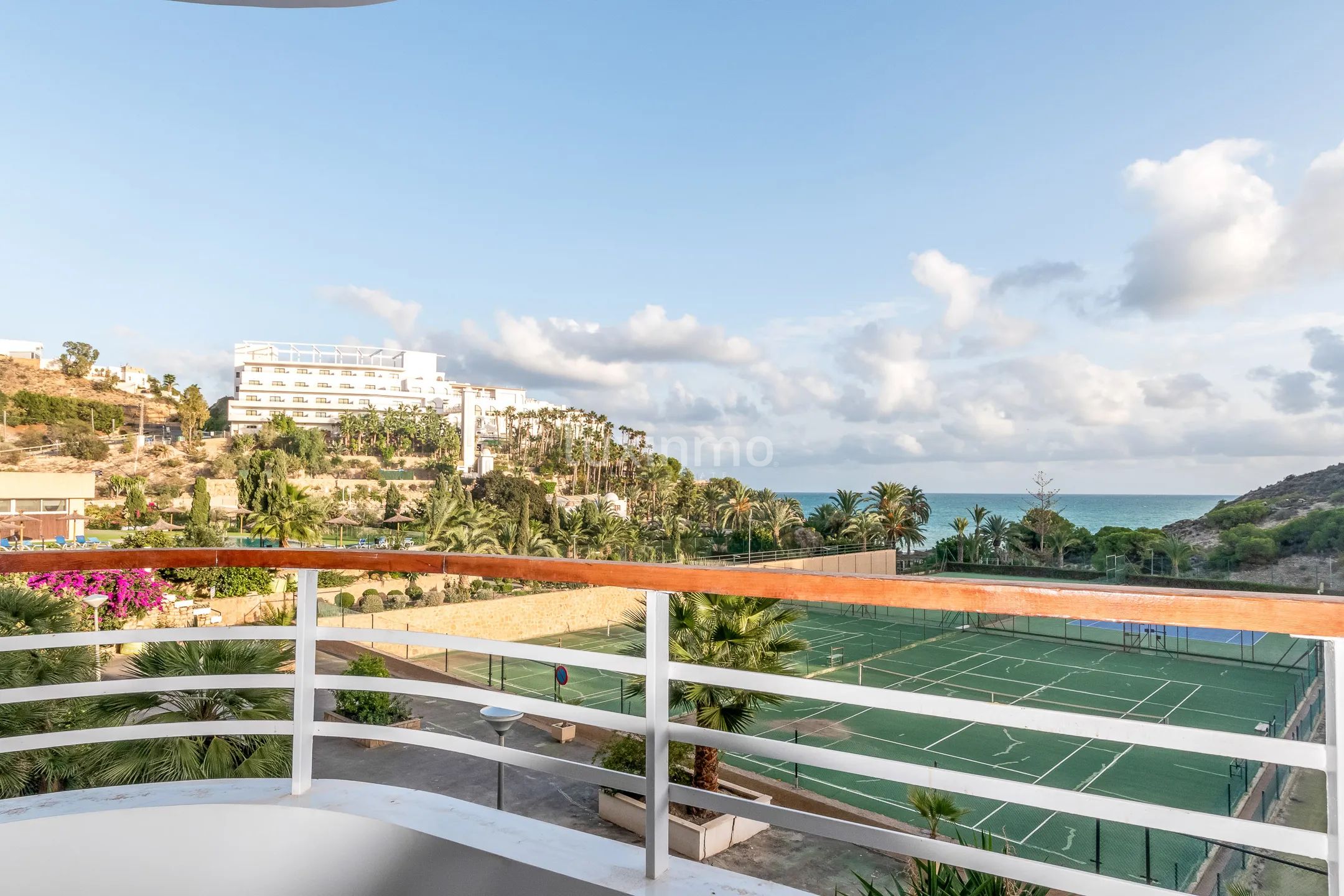 Cozy apartment on first line on the beach for rent — photo 15