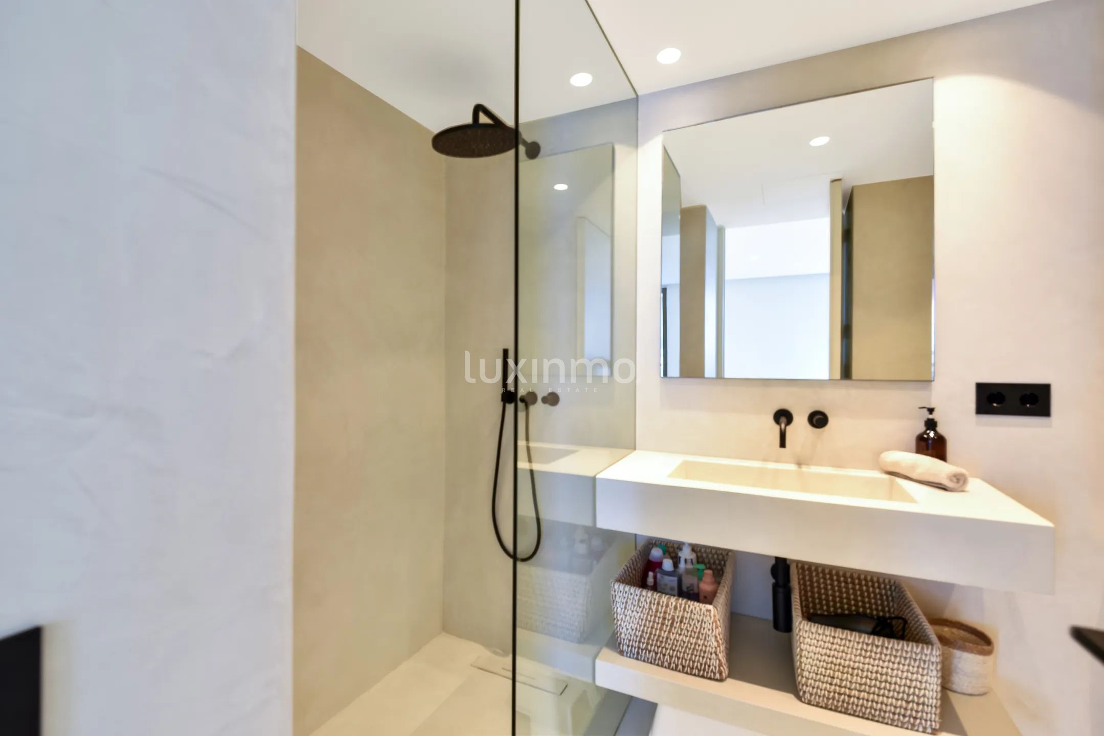 Oszałamiający, nowoczesny apartament z 3 sypialniami i tarasem w Talamance — photo 25