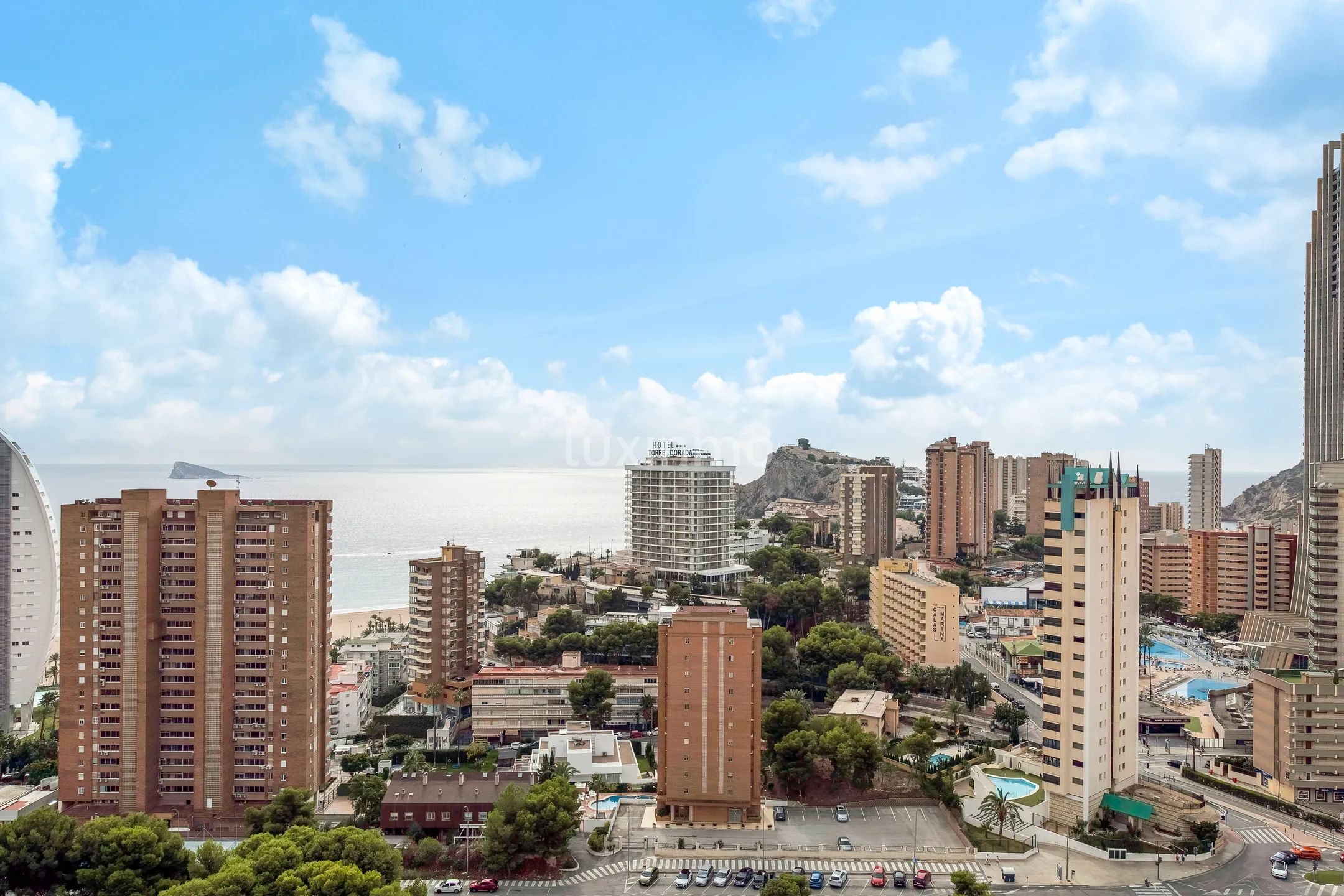 Апартаменты с 3 спальнями на пляже Бенидорма со стеклянными шторами — photo 31