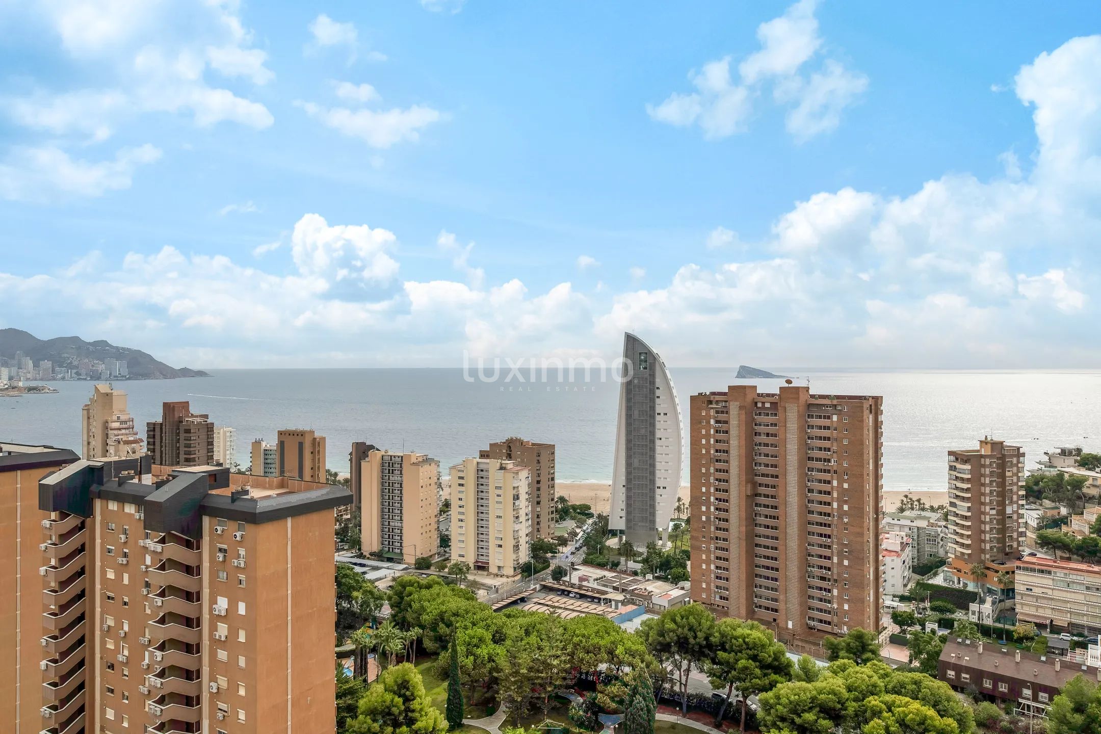 Апартаменты с 3 спальнями на пляже Бенидорма со стеклянными шторами — photo 29