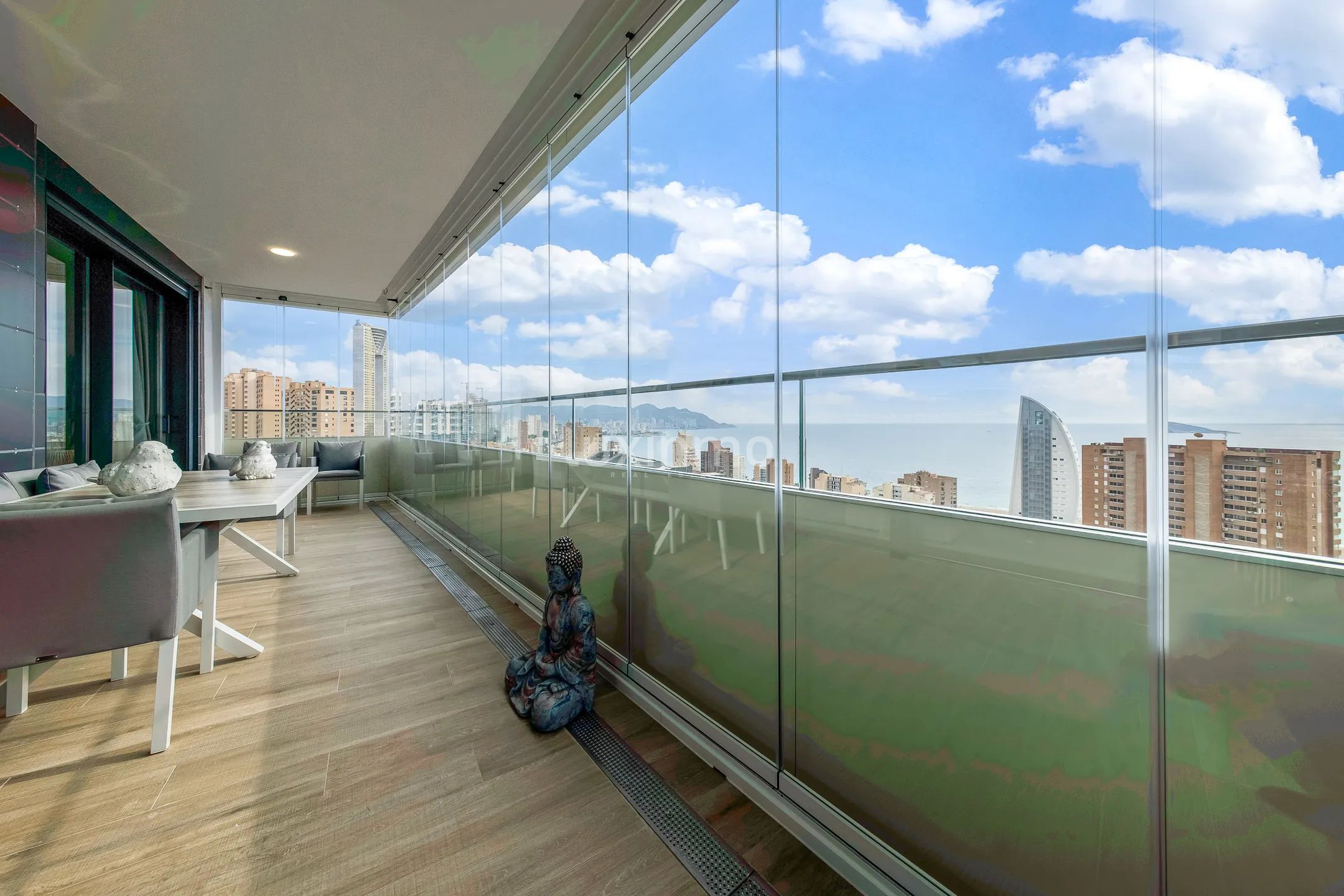 Apartament z 3 sypialniami na sprzedaż w Benidorm Beach ze szklanymi zasłonami — photo 7