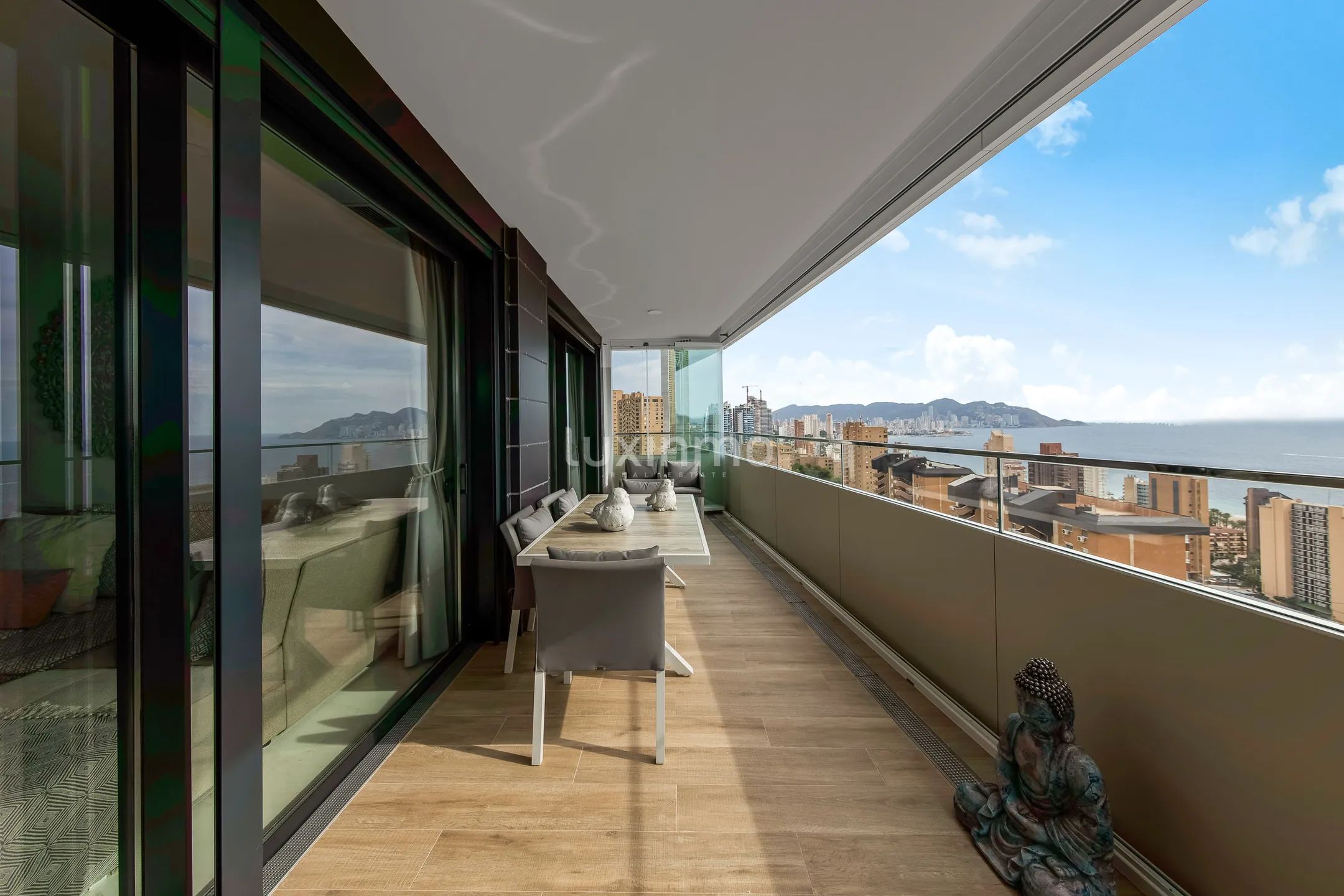 Апартаменты с 3 спальнями на пляже Бенидорма со стеклянными шторами — photo 26