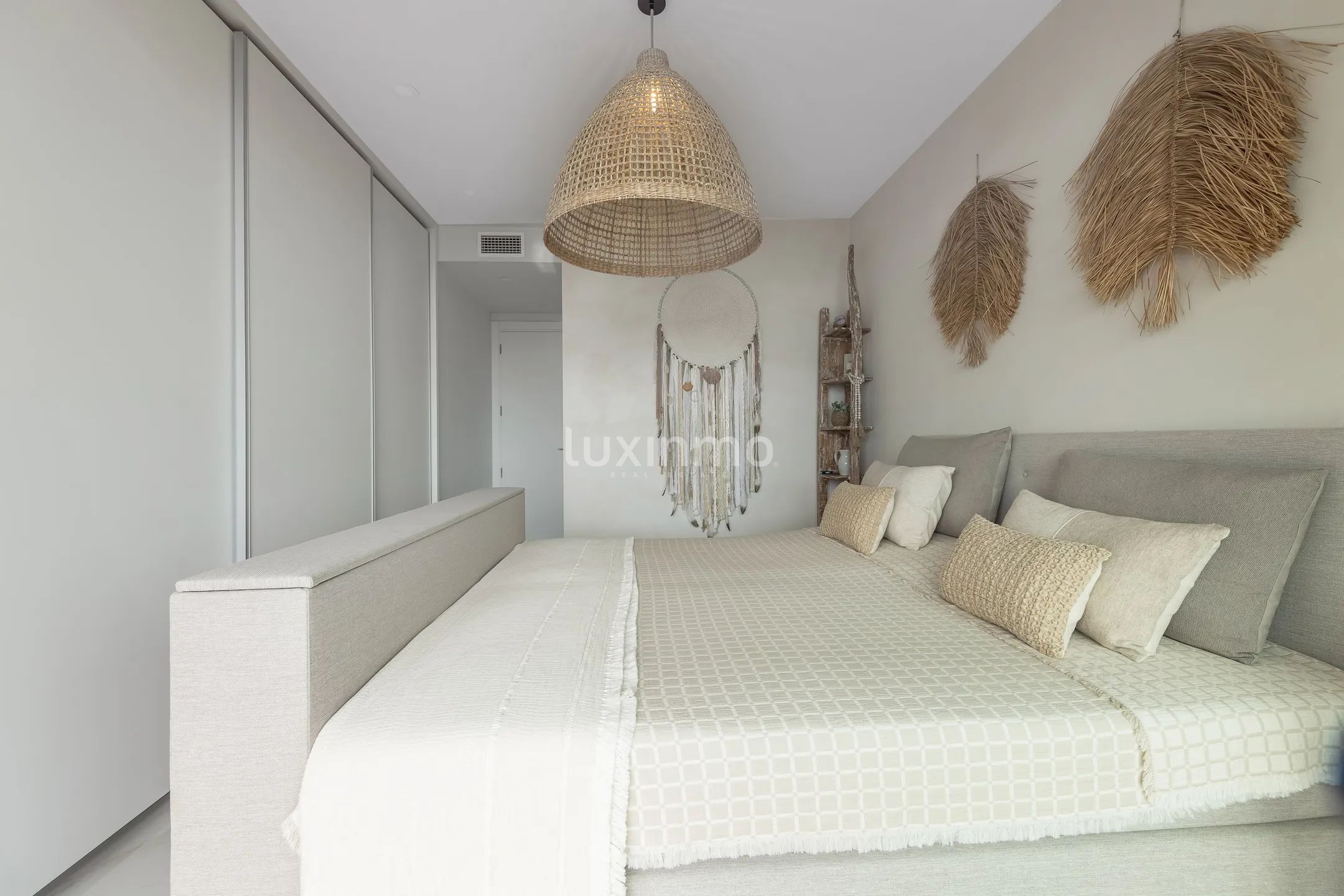 Апартаменты с 3 спальнями на пляже Бенидорма со стеклянными шторами — photo 16