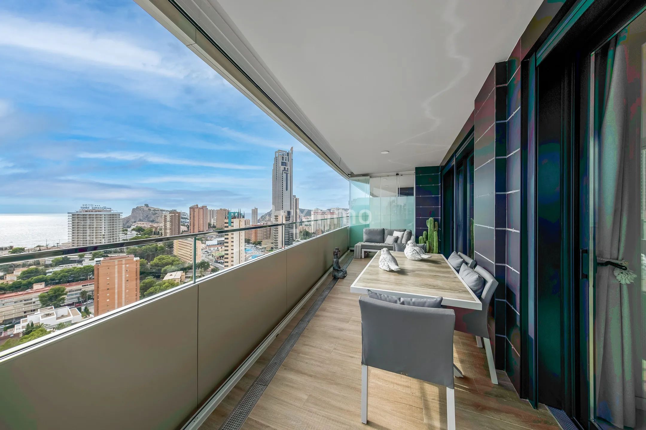 Апартаменты с 3 спальнями на пляже Бенидорма со стеклянными шторами — photo 24