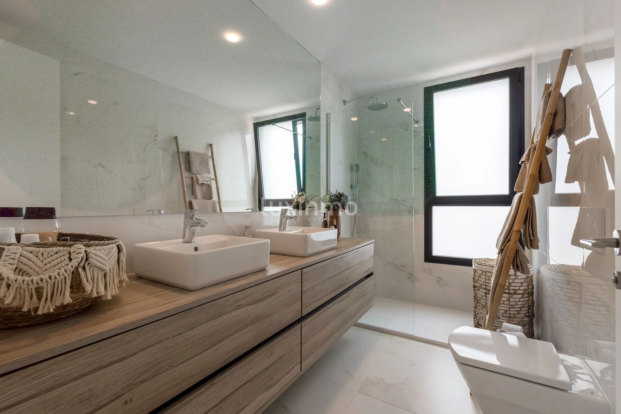 Апартаменты с 3 спальнями на пляже Бенидорма со стеклянными шторами — photo 21