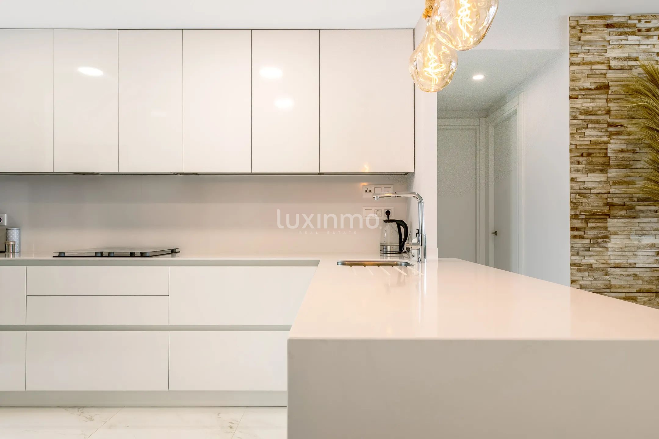 Апартаменты с 3 спальнями на пляже Бенидорма со стеклянными шторами — photo 10