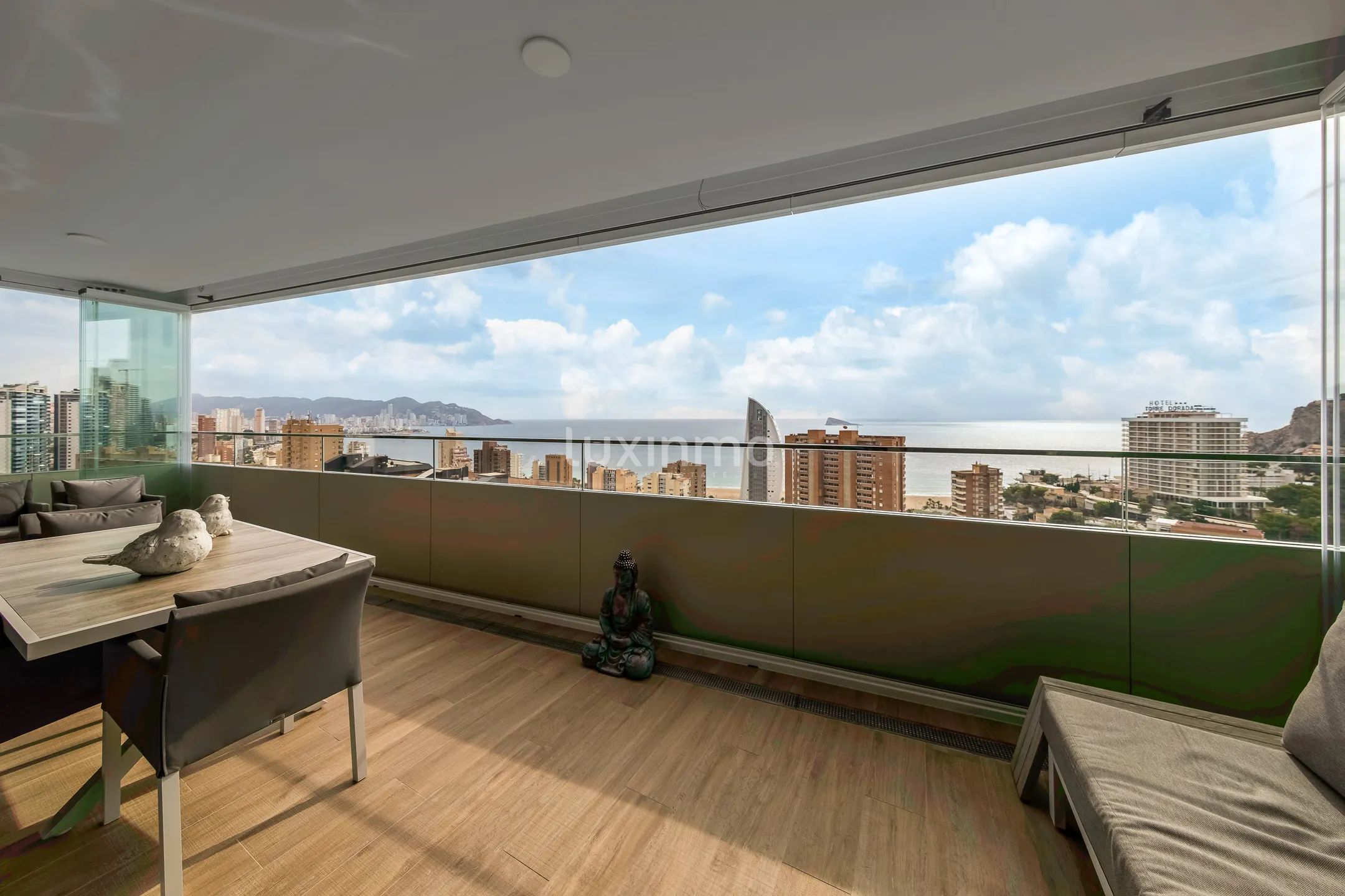Apartament z 3 sypialniami na sprzedaż w Benidorm Beach ze szklanymi zasłonami — photo 23