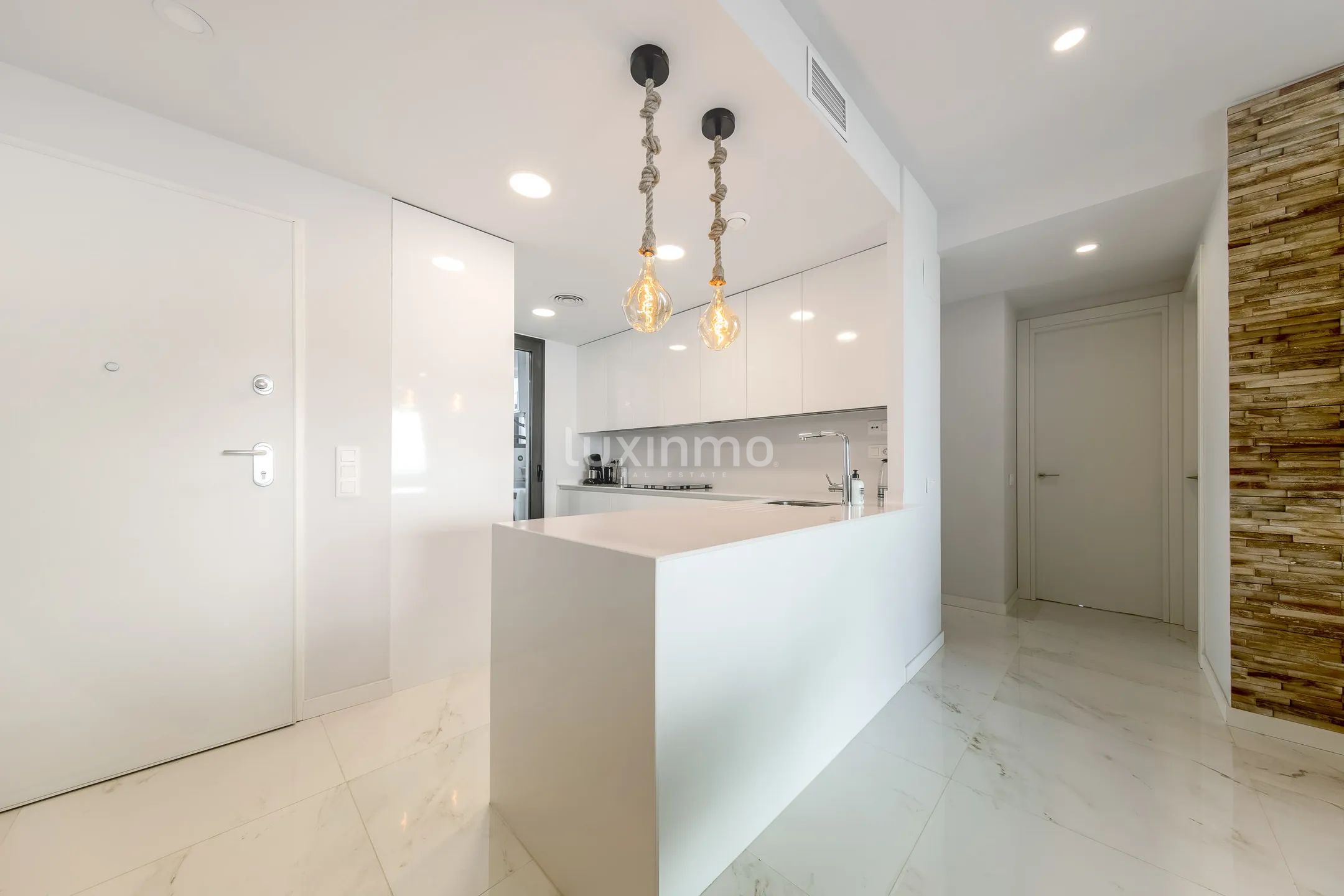 Апартаменты с 3 спальнями на пляже Бенидорма со стеклянными шторами — photo 8