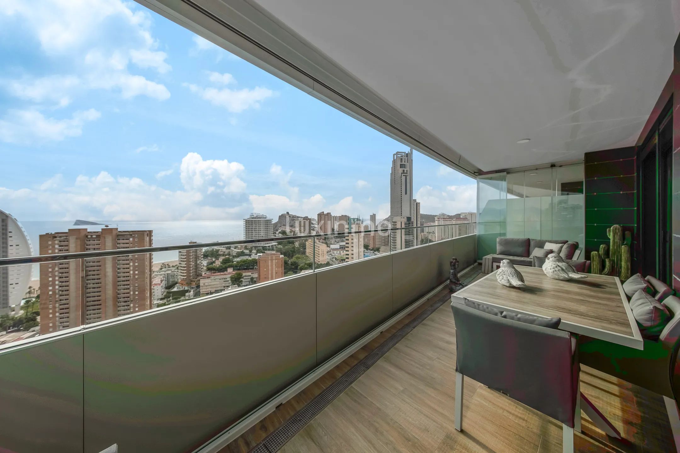 Apartament z 3 sypialniami na sprzedaż w Benidorm Beach ze szklanymi zasłonami — photo 2