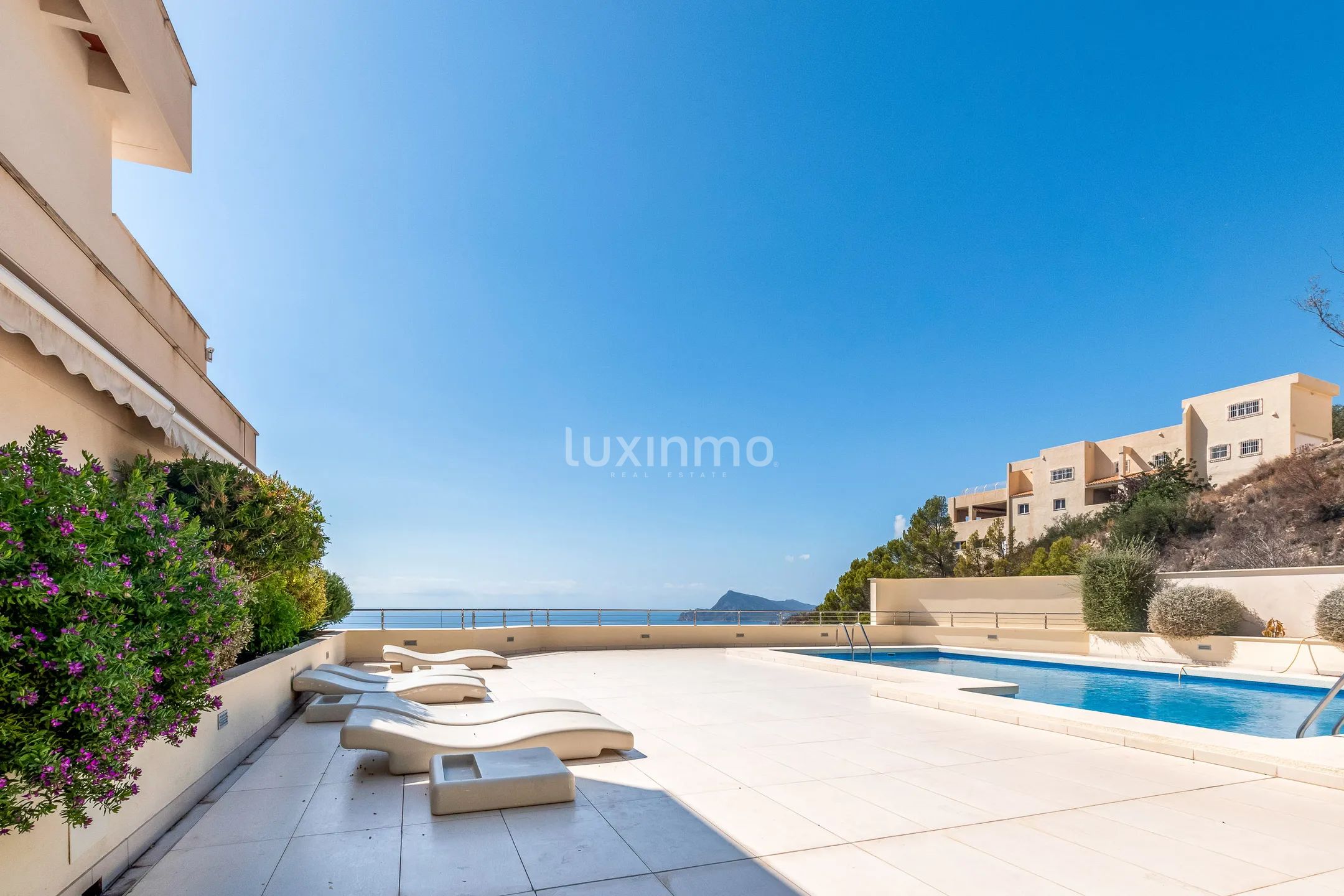 Apartment with sea views for rent in Altea — photo 23