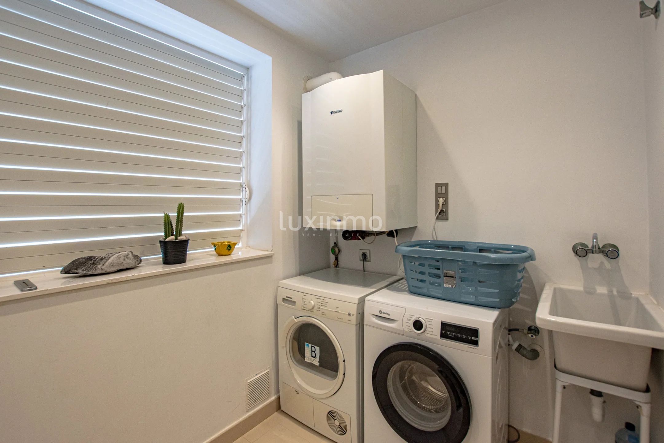 Flat for rent with sea views in Mascarat — photo 12