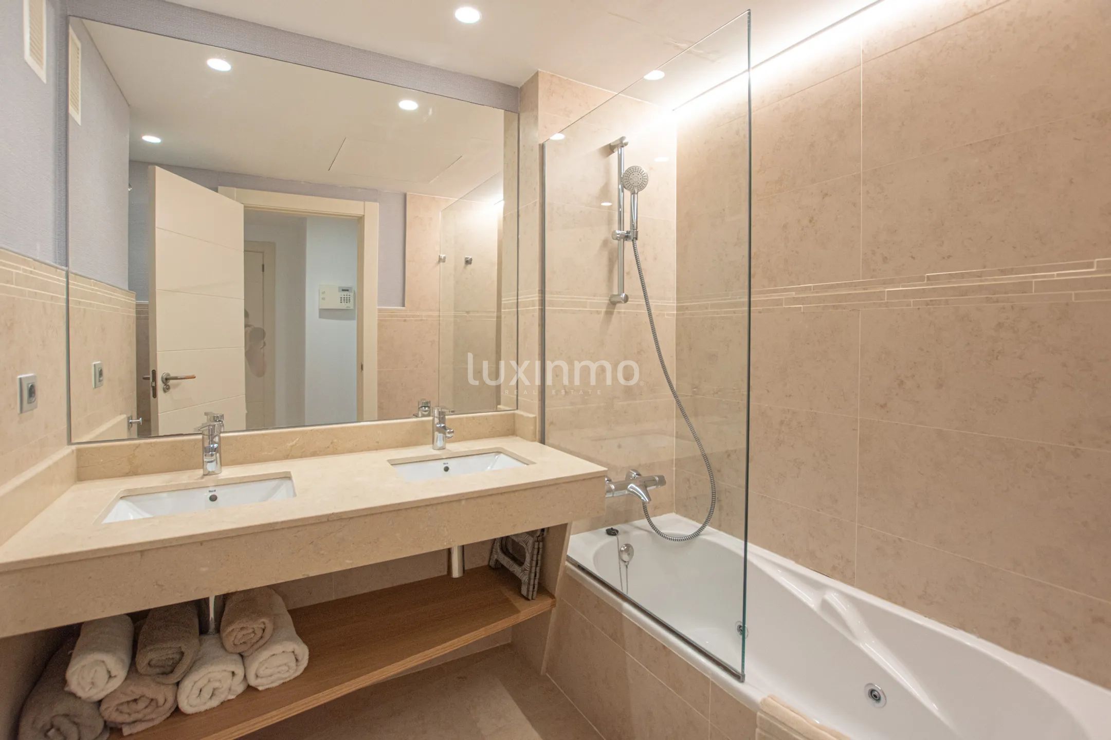 Flat for rent with sea views in Mascarat — photo 21
