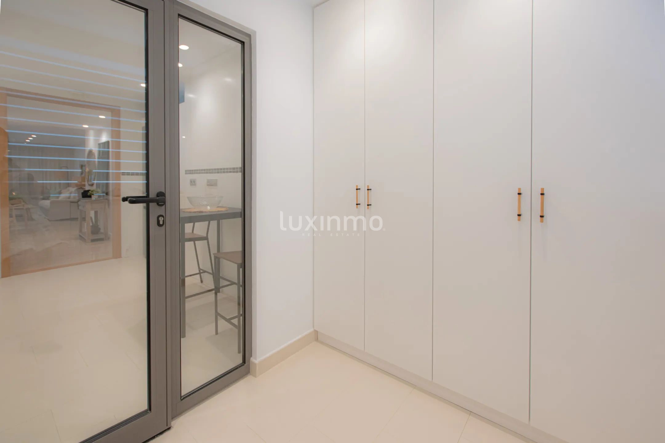 Flat for rent with sea views in Mascarat — photo 11