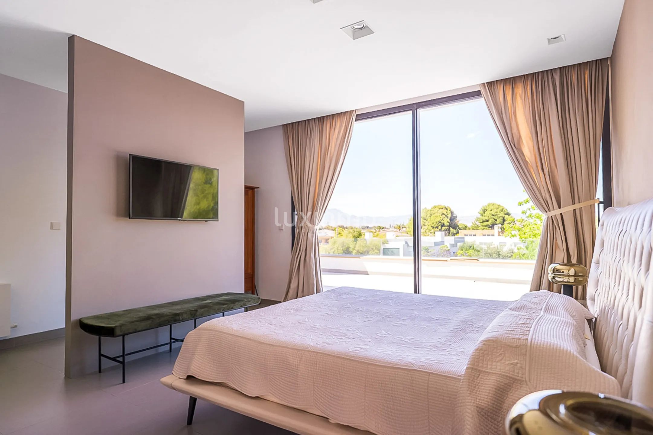 Villa familiale indépendante avec piscine et garage — photo 19