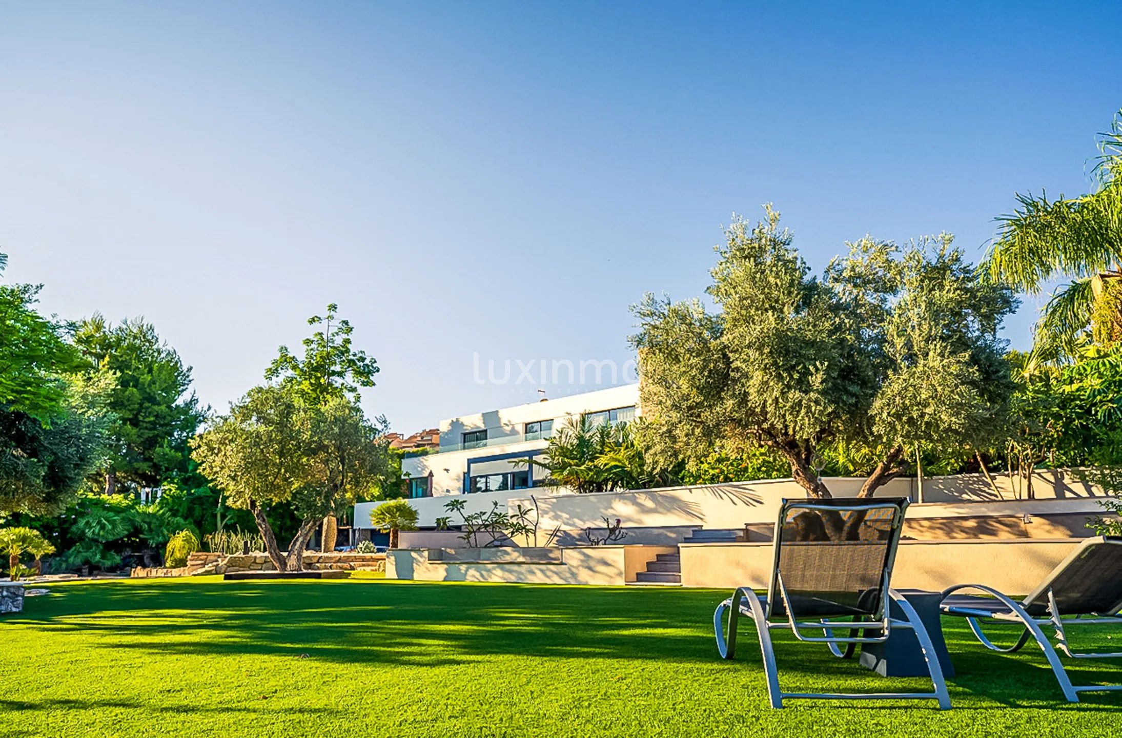 Villa familiale indépendante avec piscine et garage — photo 2