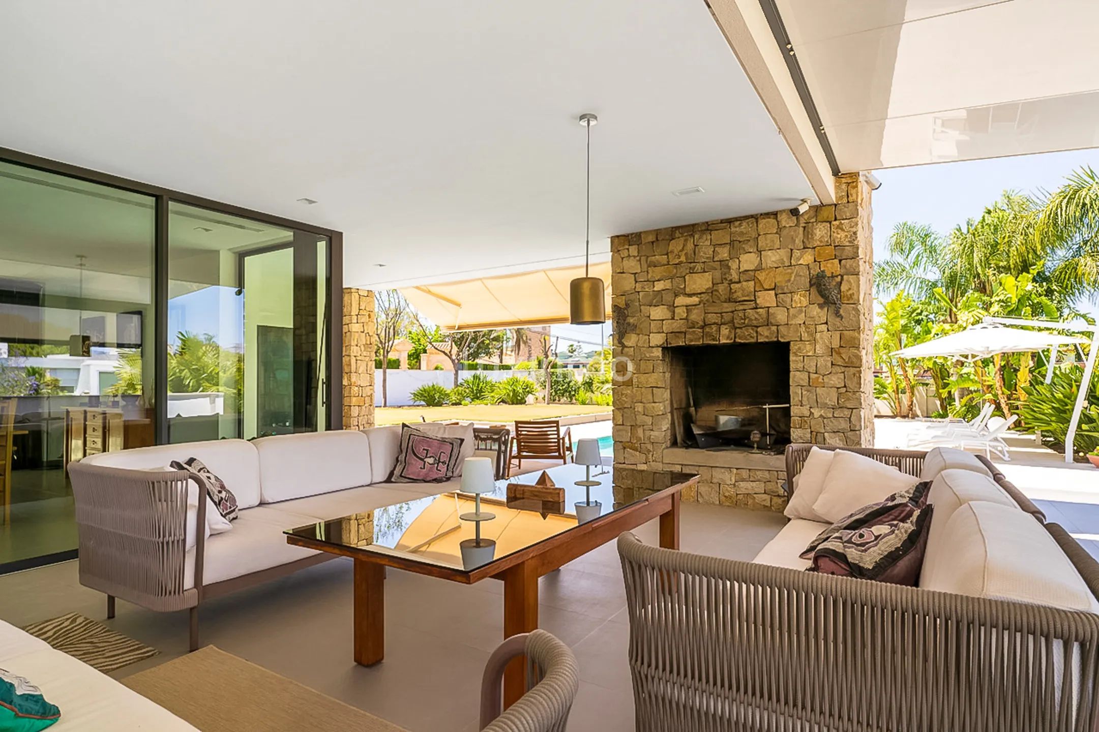 Villa familiale indépendante avec piscine et garage — photo 15