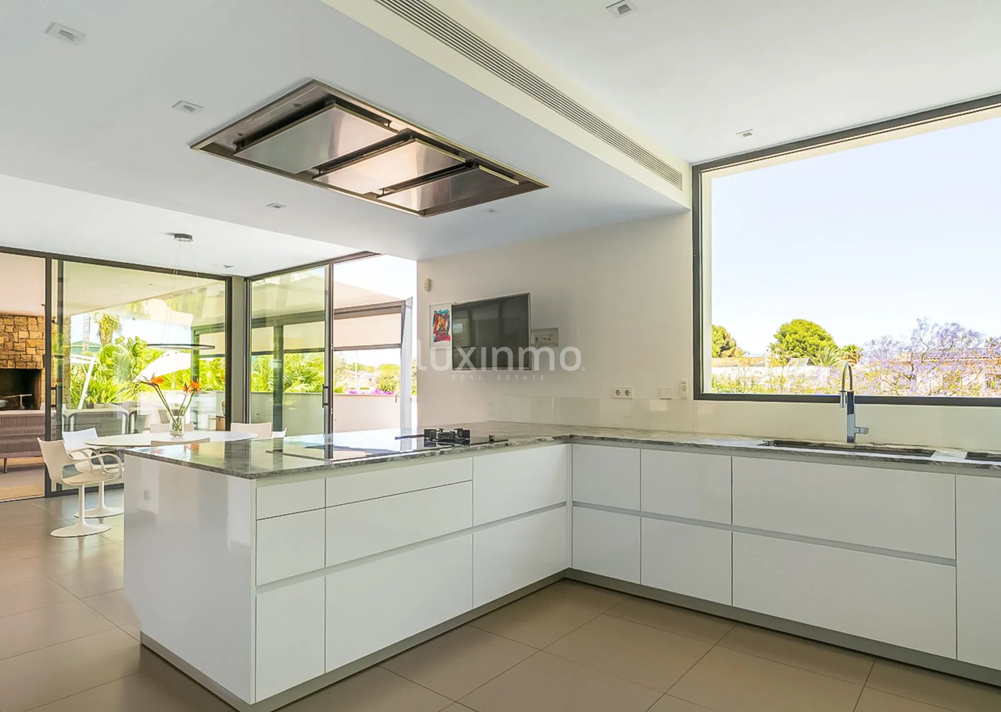 Villa familiale indépendante avec piscine et garage — photo 12