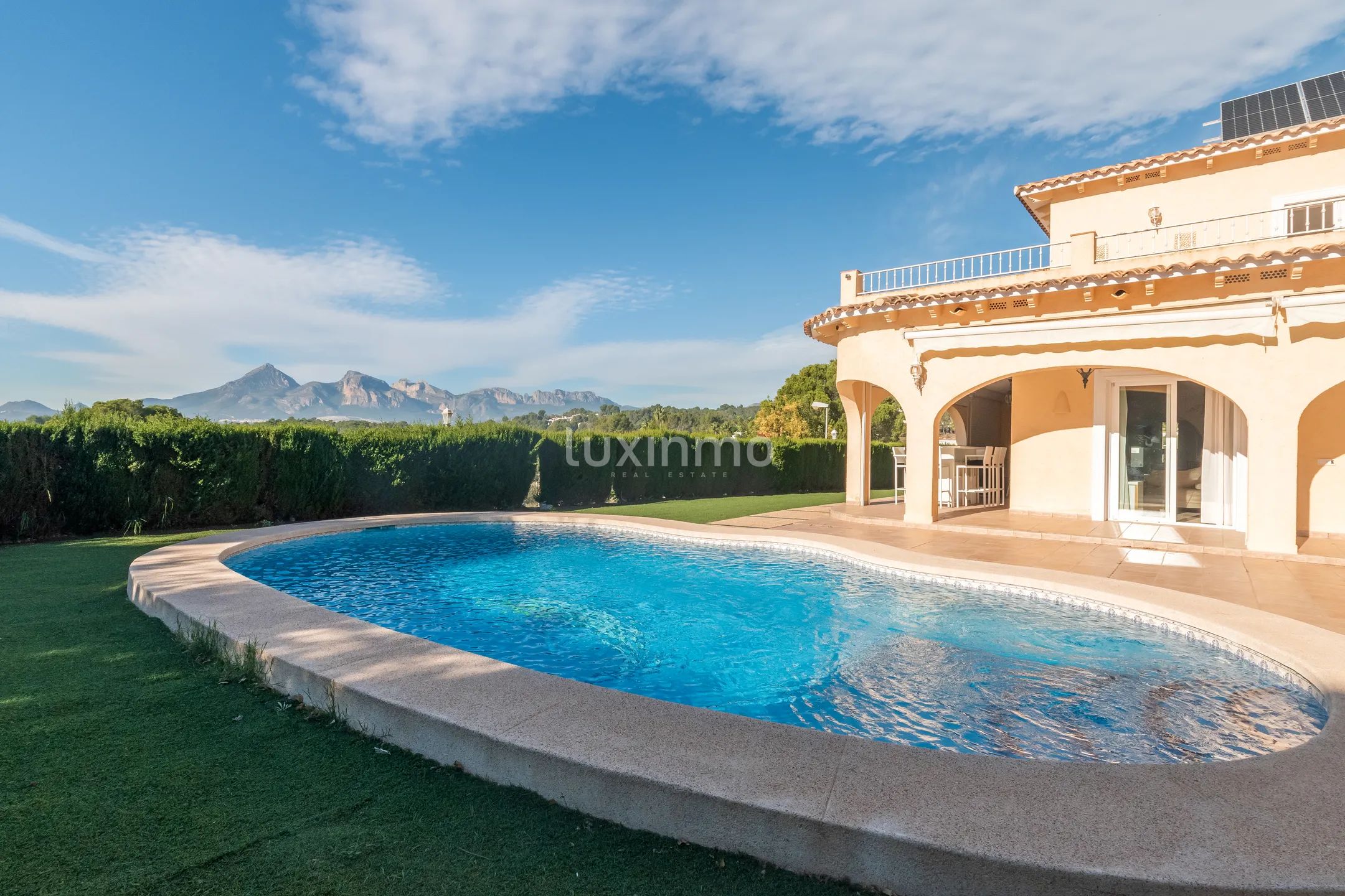 Mediterranean style villa with nice views in Altea la vella — photo 3