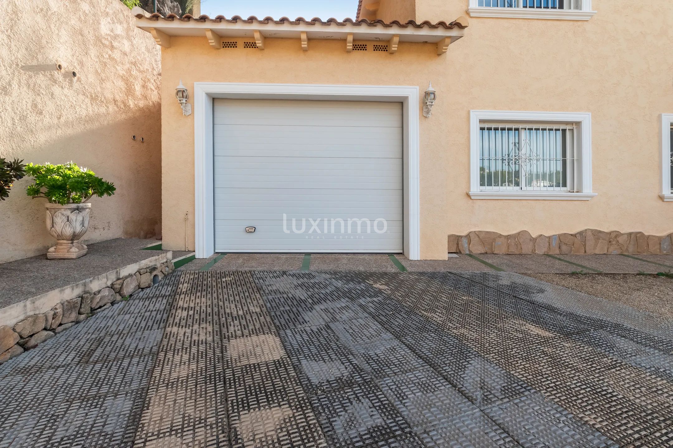 Mediterranean style villa with nice views in Altea la vella — photo 31