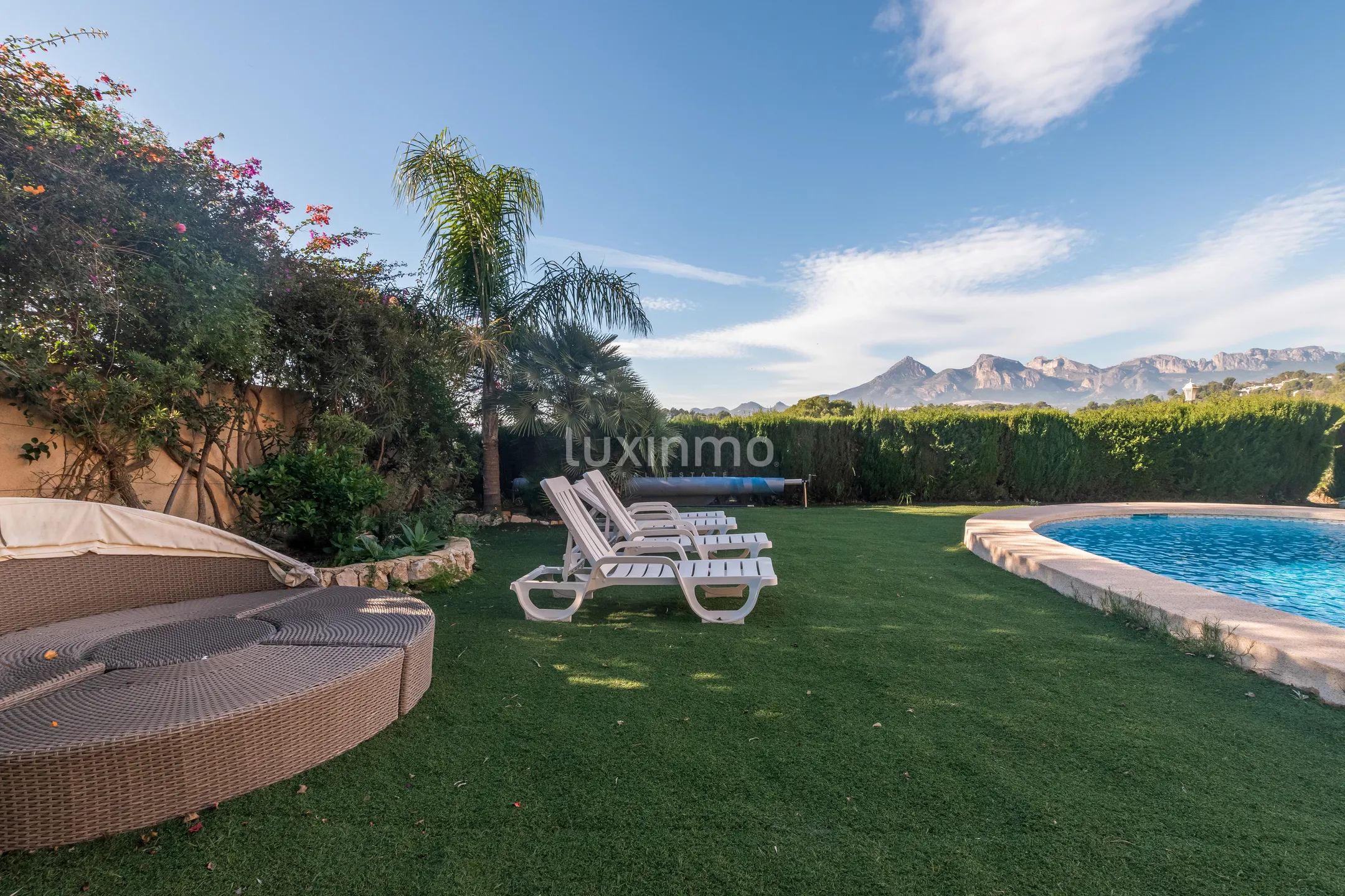 Mediterranean style villa with nice views in Altea la vella — photo 33