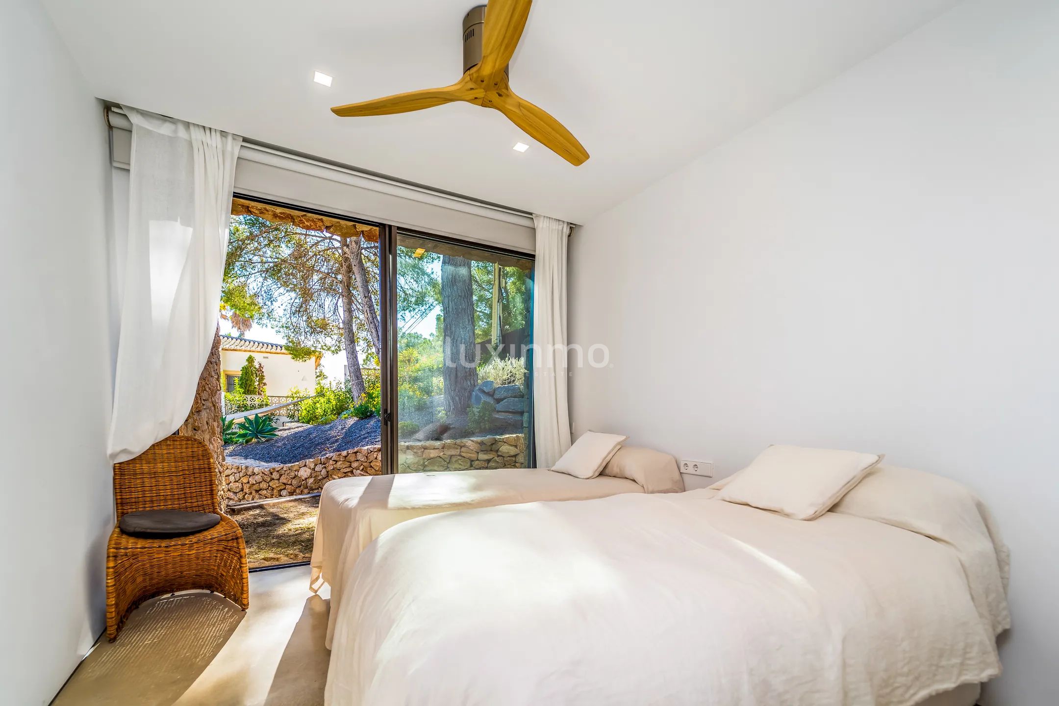 Impressive villa in the prestigious area of El Portet in Moraira — photo 14