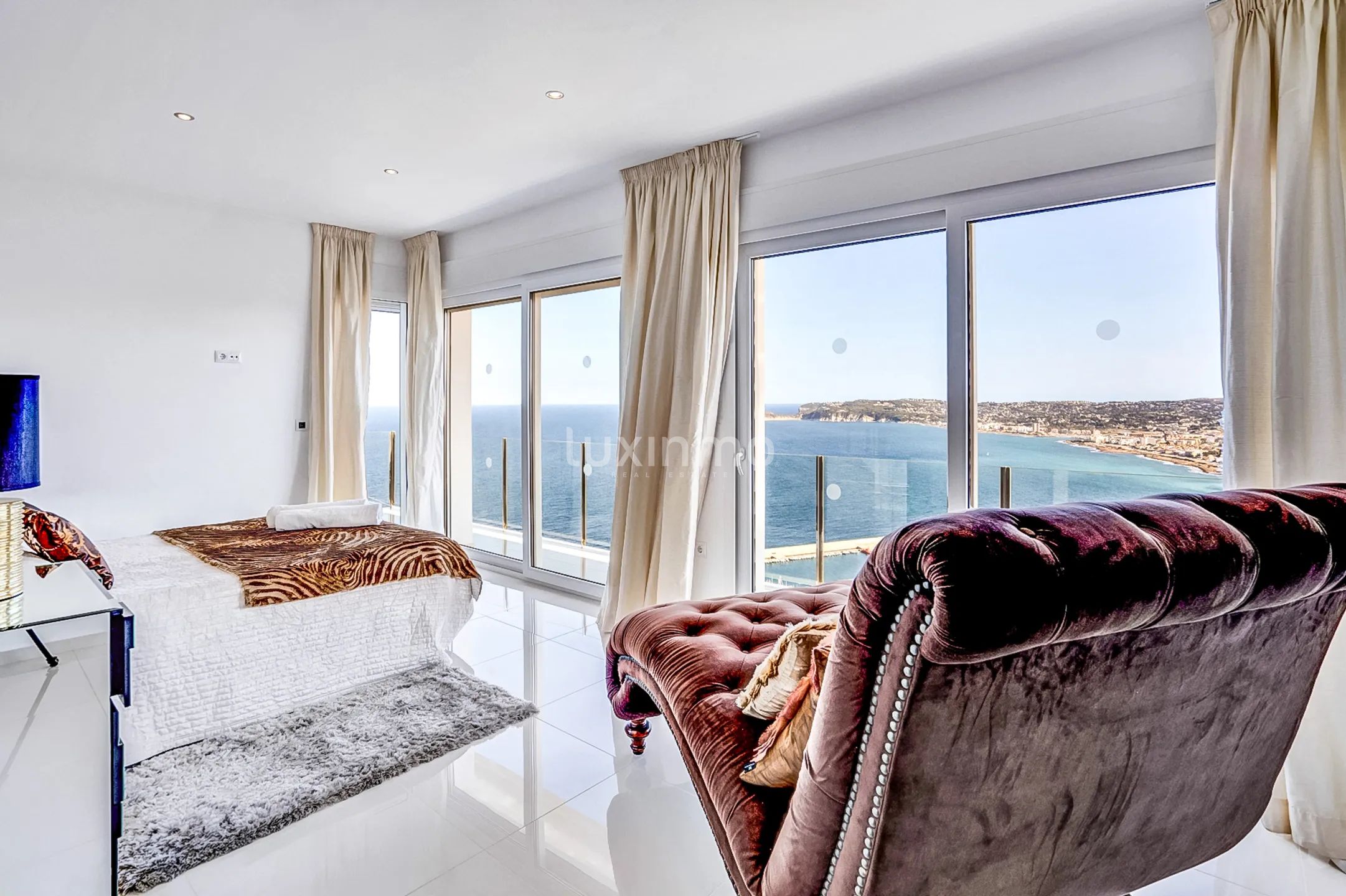 Exclusive villa with sea views in Jávea — photo 12