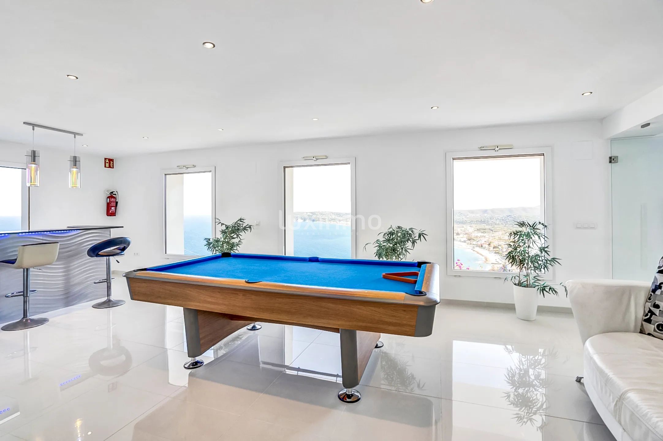 Exclusive villa with sea views in Jávea — photo 39