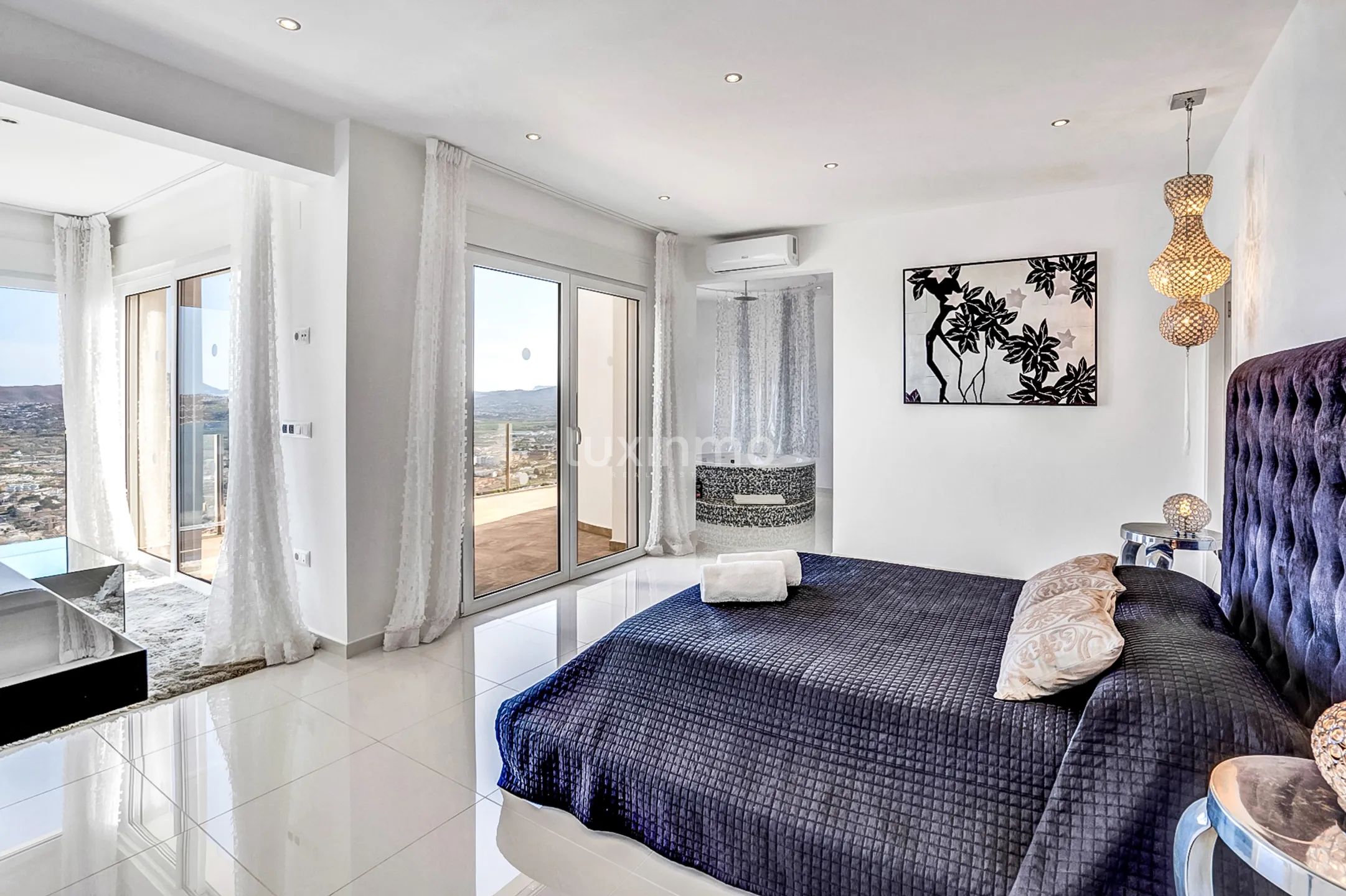 Exclusive villa with sea views in Jávea — photo 29