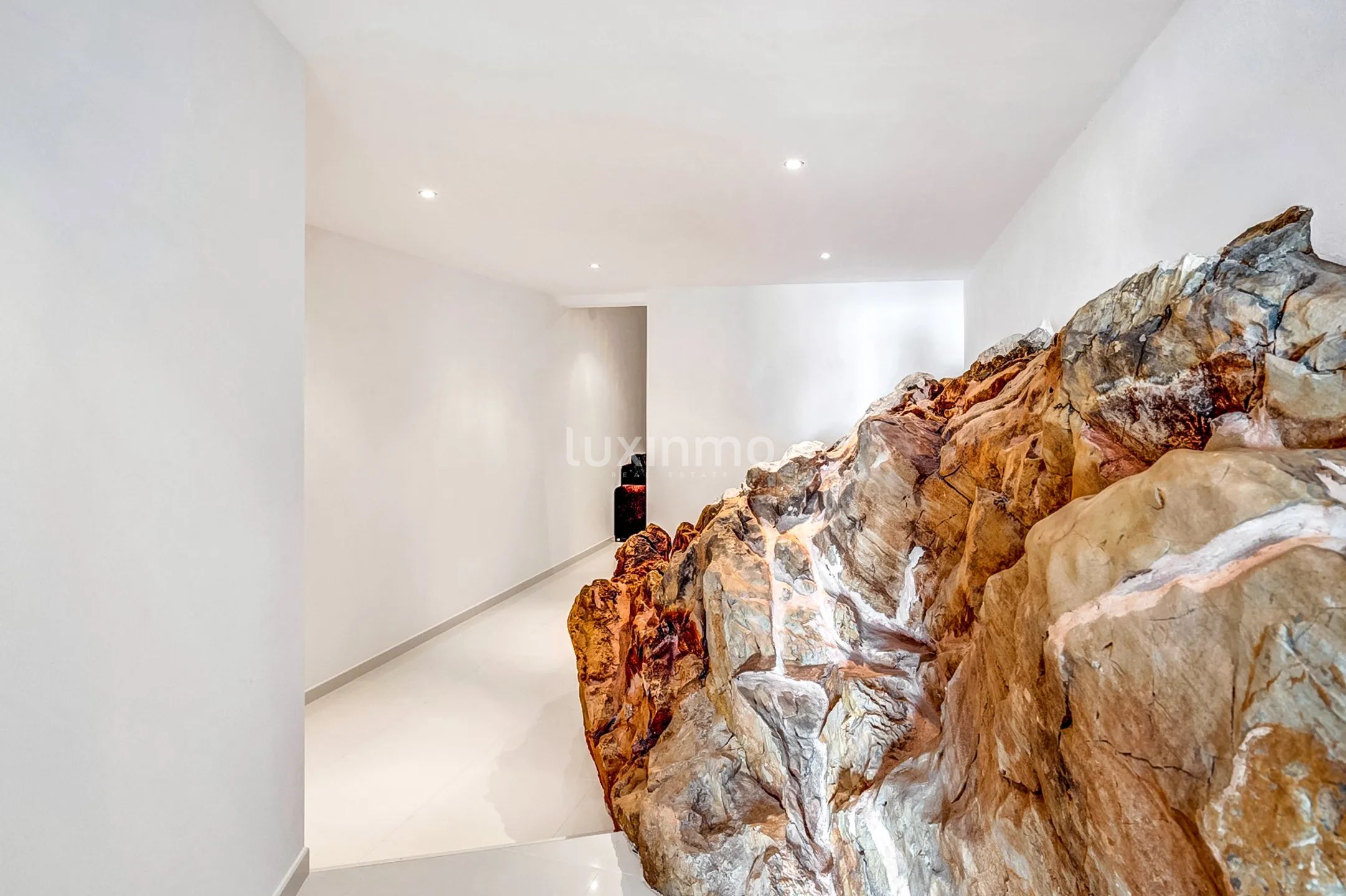 Exclusive villa with sea views in Jávea — photo 37