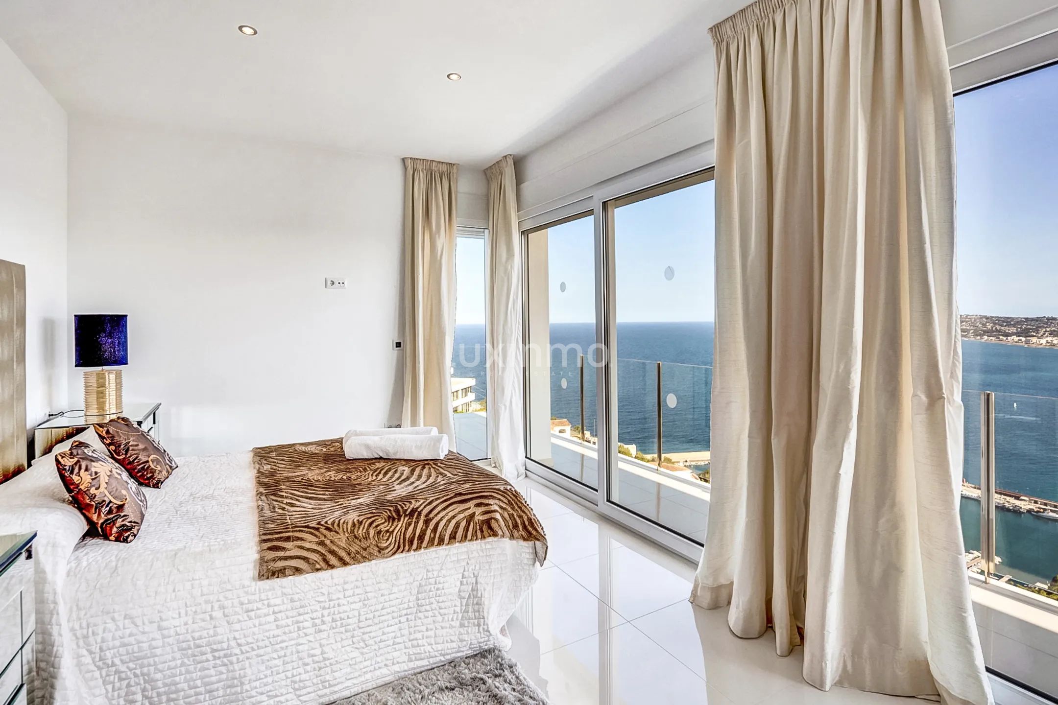 Exclusive villa with sea views in Jávea — photo 28