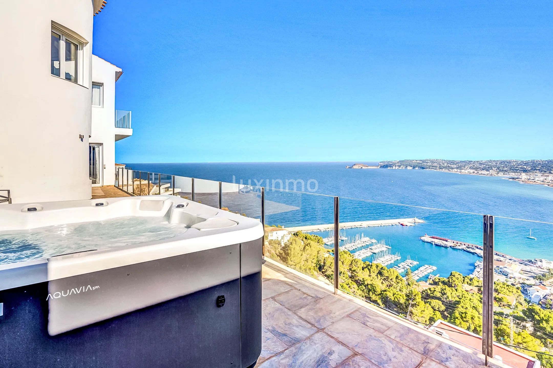 Exclusive villa with sea views in Jávea — photo 26