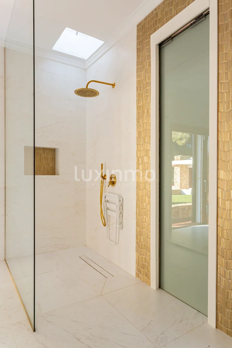 Stunning 5-Bedroom Modern Mediterranean Villa in Roca Llisa near the Golf Course — photo 38