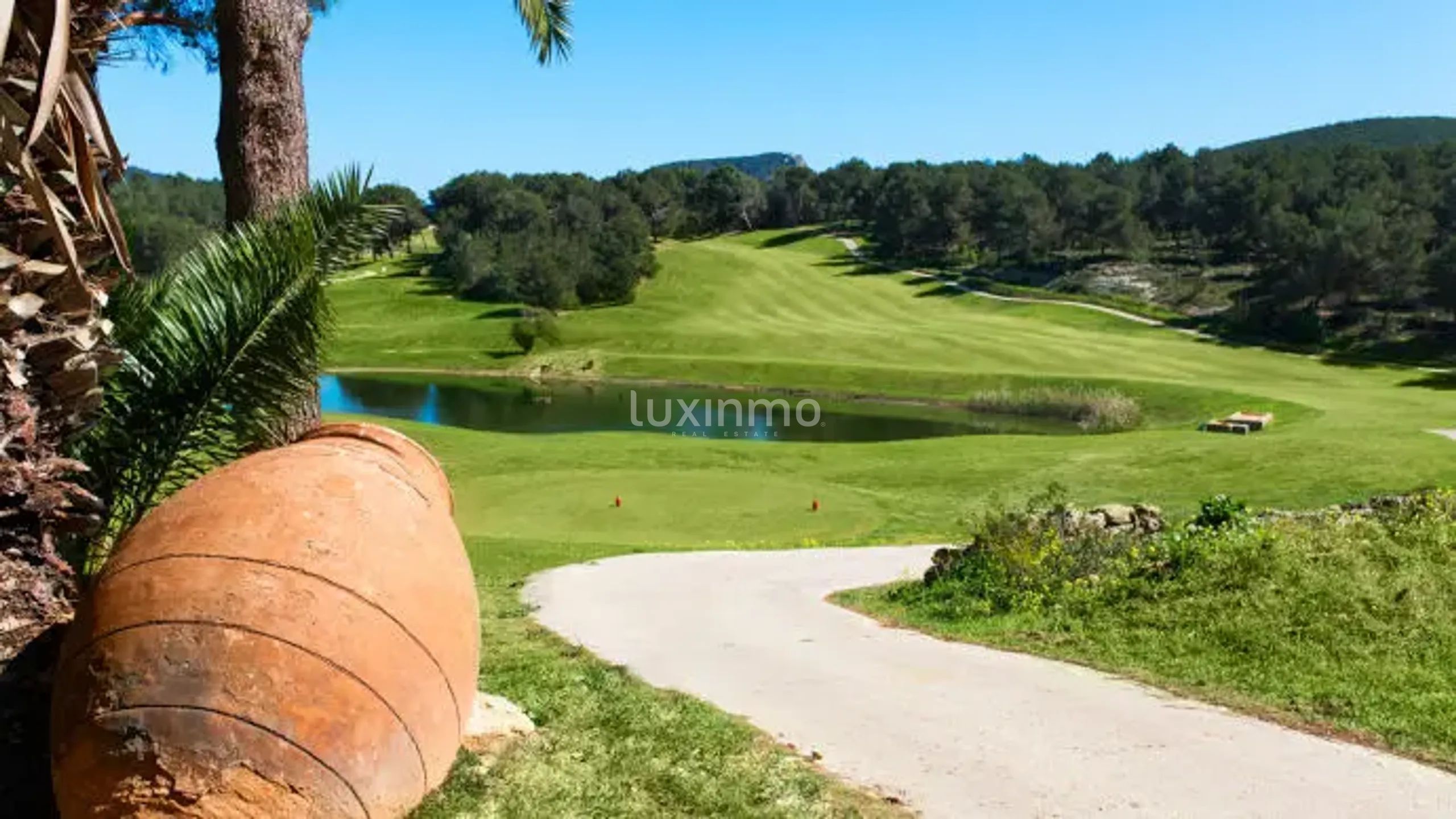 Stunning 5-Bedroom Modern Mediterranean Villa in Roca Llisa near the Golf Course — photo 65