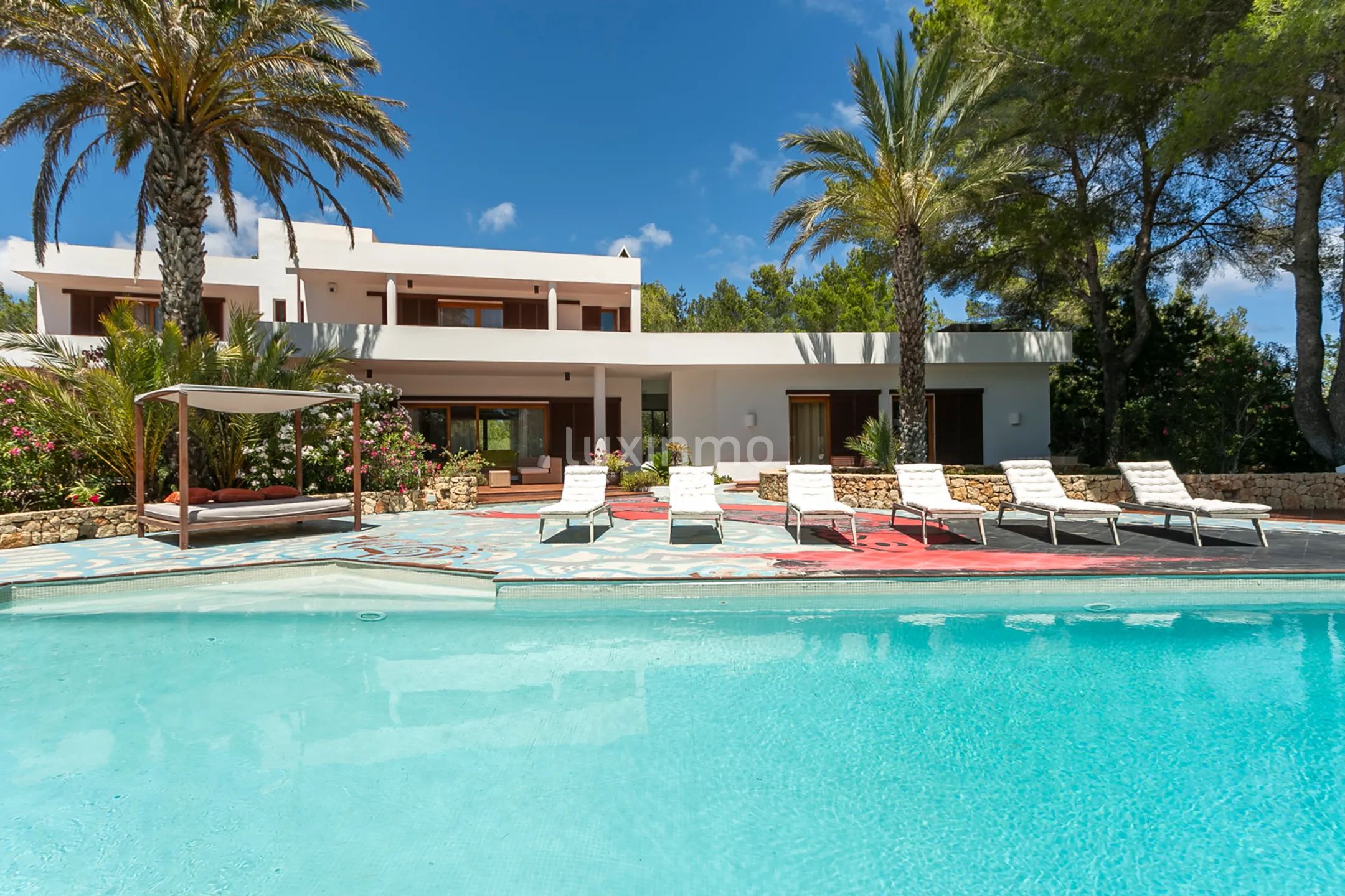 Atemberaubende moderne mediterrane Villa mit 5 Schlafzimmern in Roca Llisa in der Nähe des Golfplatzes