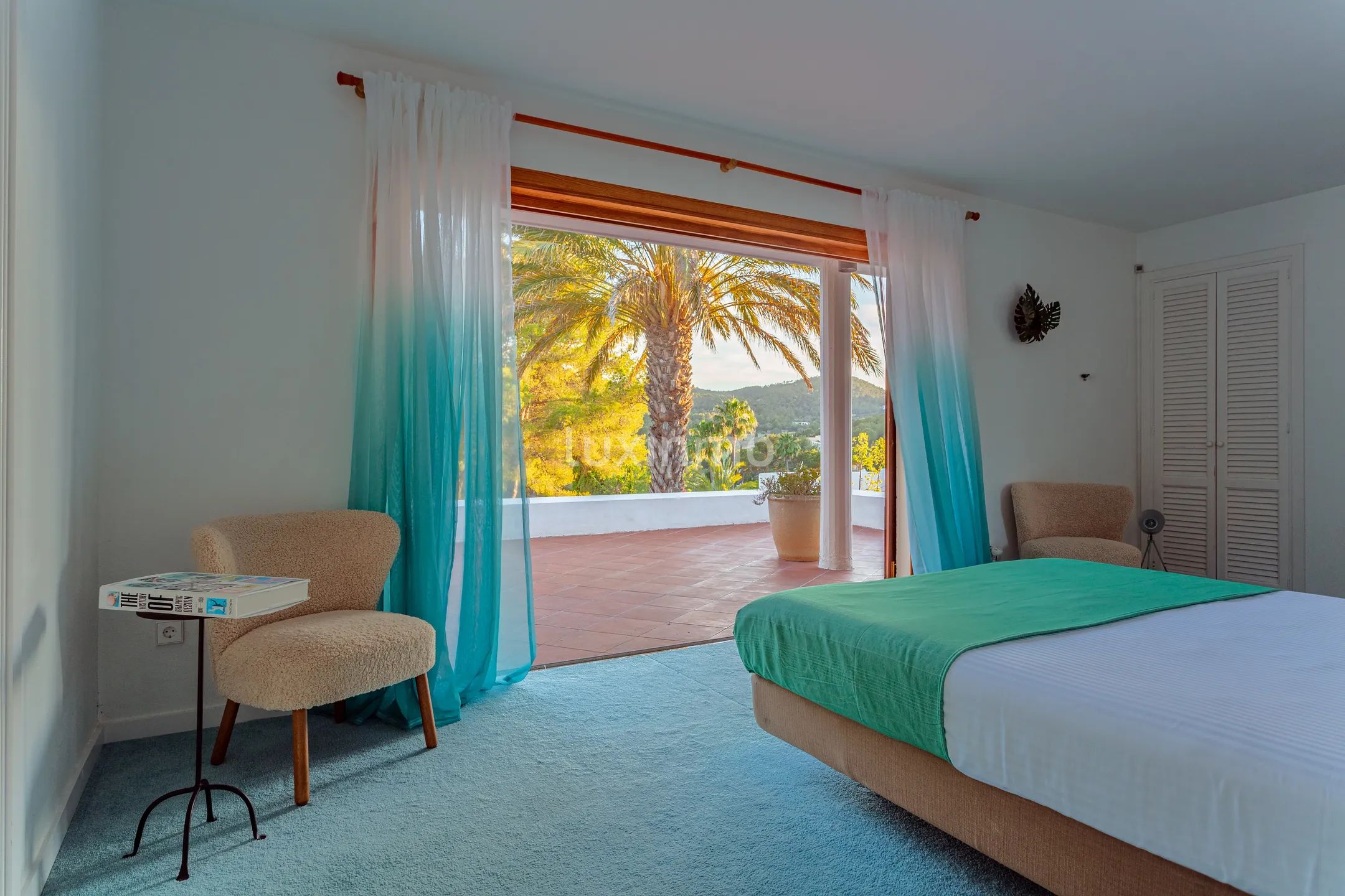 Stunning 5-Bedroom Modern Mediterranean Villa in Roca Llisa near the Golf Course — photo 33