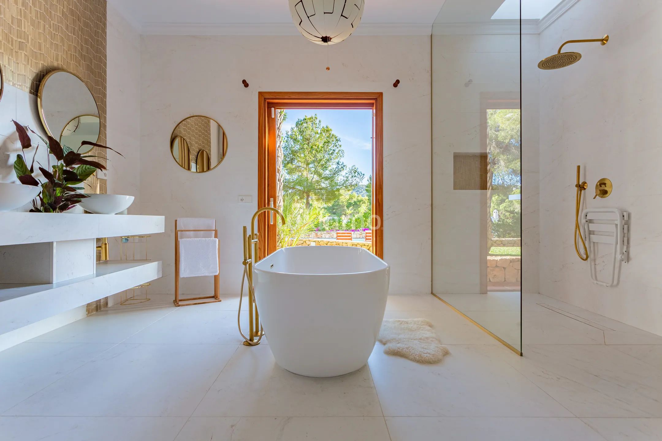 Stunning 5-Bedroom Modern Mediterranean Villa in Roca Llisa near the Golf Course — photo 32