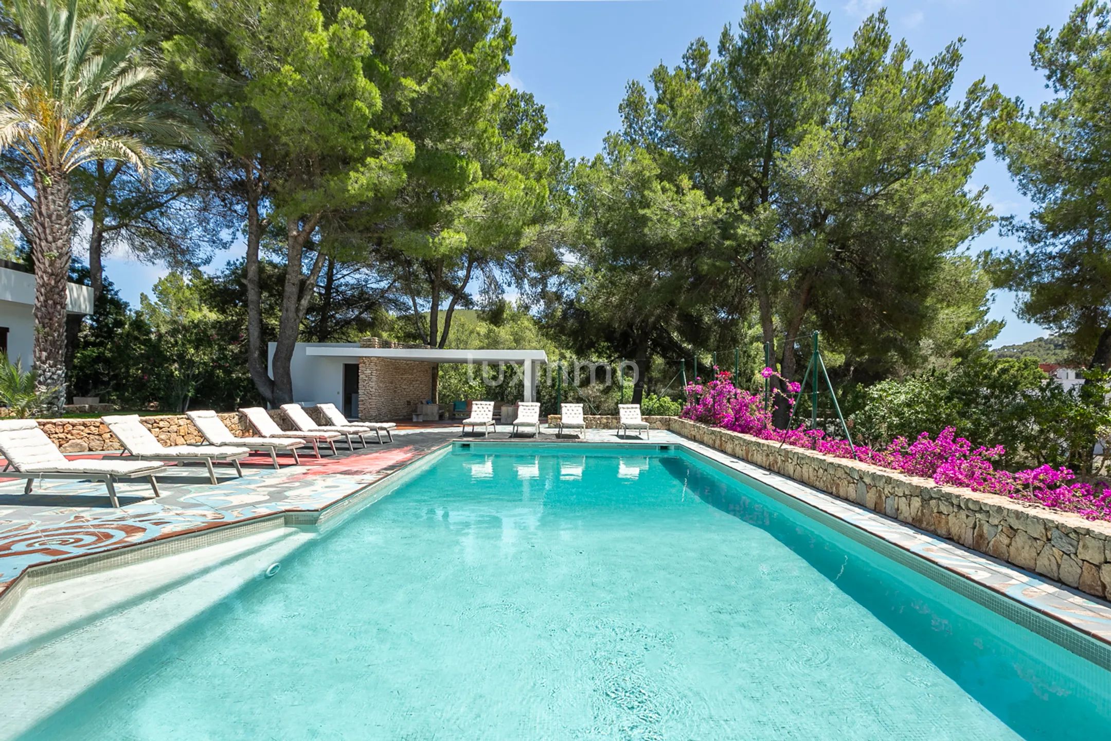Stunning 5-Bedroom Modern Mediterranean Villa in Roca Llisa near the Golf Course — photo 2