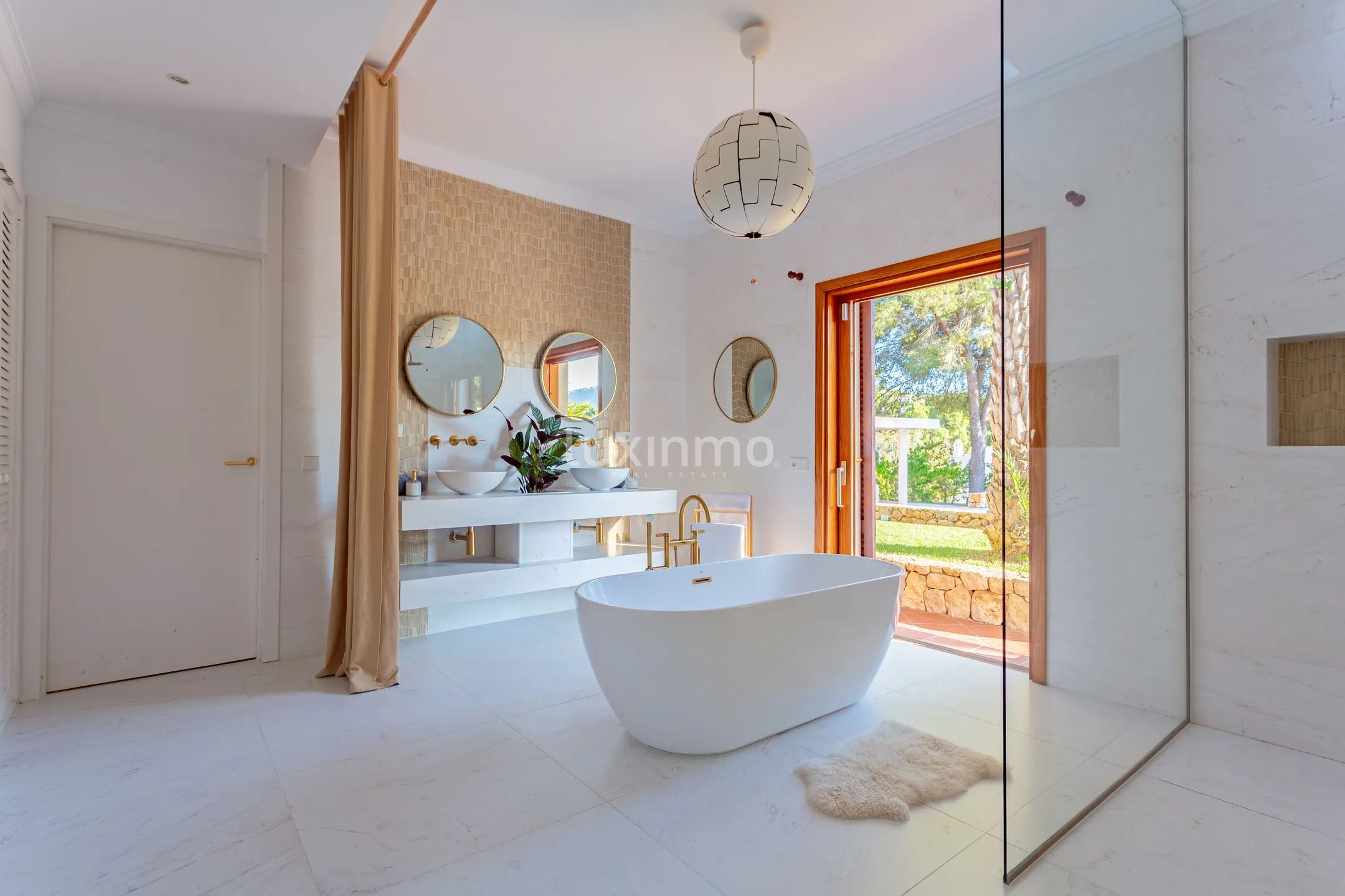 Stunning 5-Bedroom Modern Mediterranean Villa in Roca Llisa near the Golf Course — photo 35