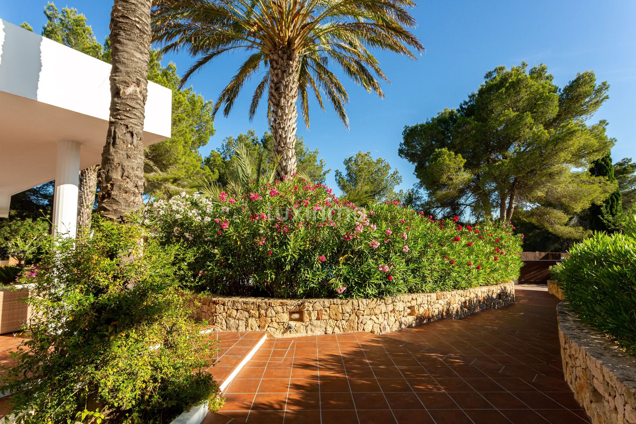 Stunning 5-Bedroom Modern Mediterranean Villa in Roca Llisa near the Golf Course — photo 17