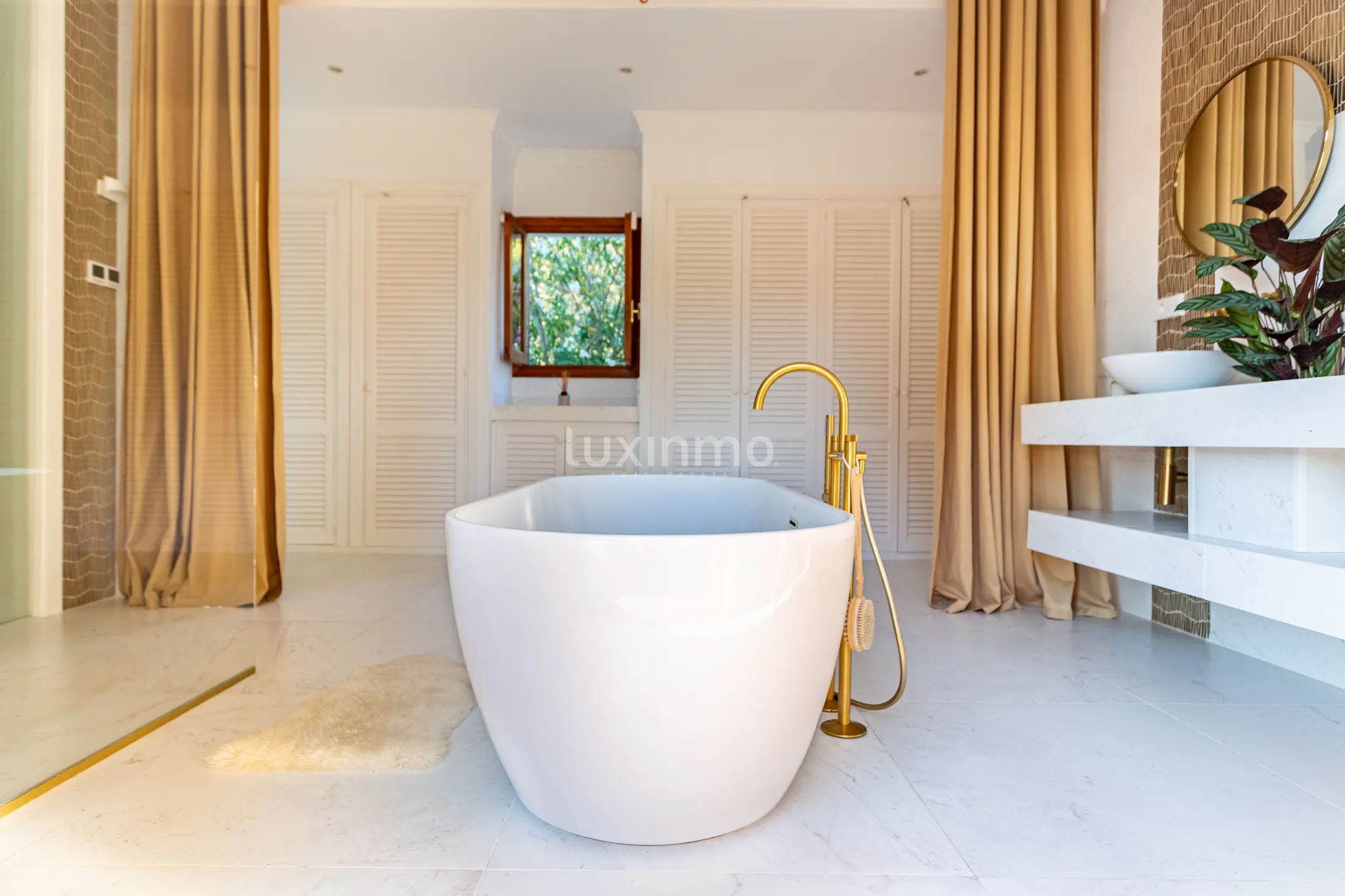 Stunning 5-Bedroom Modern Mediterranean Villa in Roca Llisa near the Golf Course — photo 37