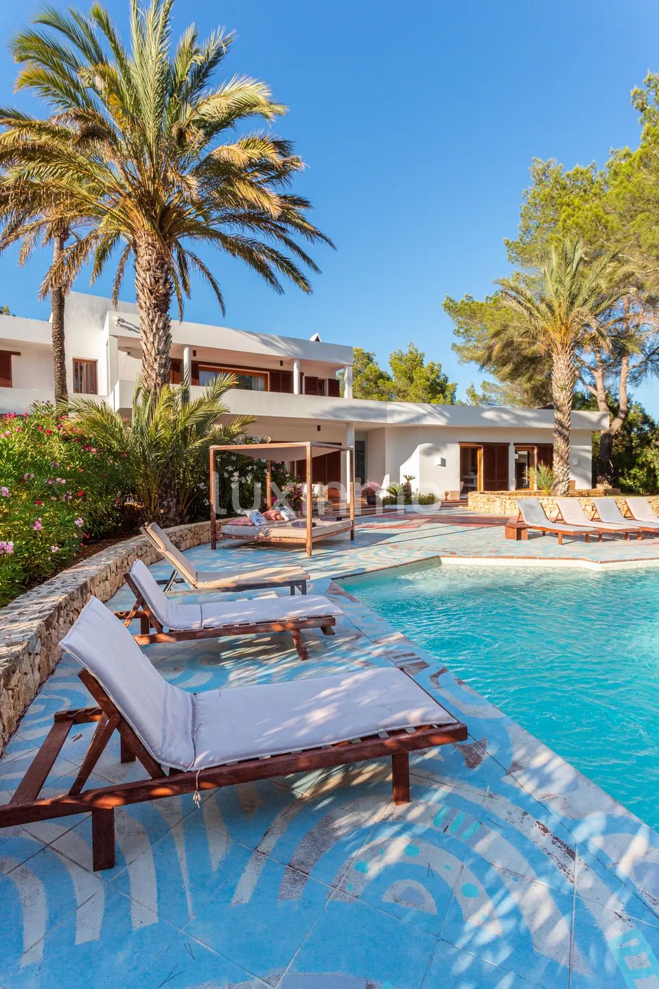 Stunning 5-Bedroom Modern Mediterranean Villa in Roca Llisa near the Golf Course — photo 10