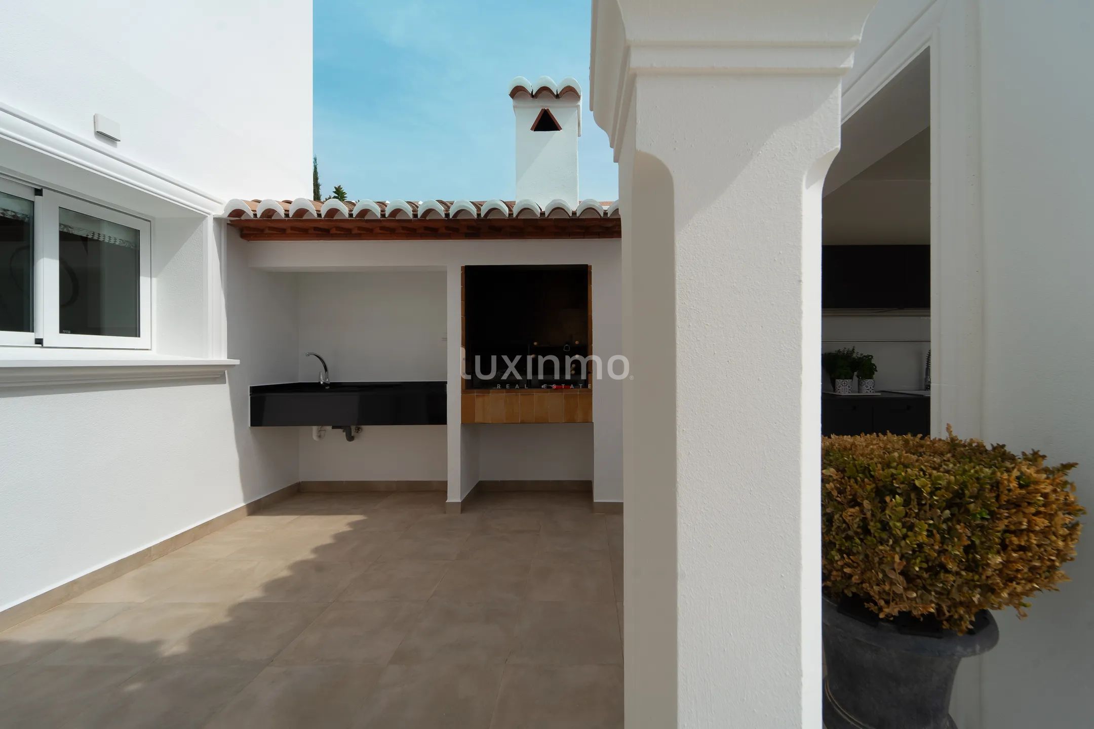 GEMÜTLICHE LUXUSVILLA IN DER NÄHE DES MEERES MORAIRA — photo 30