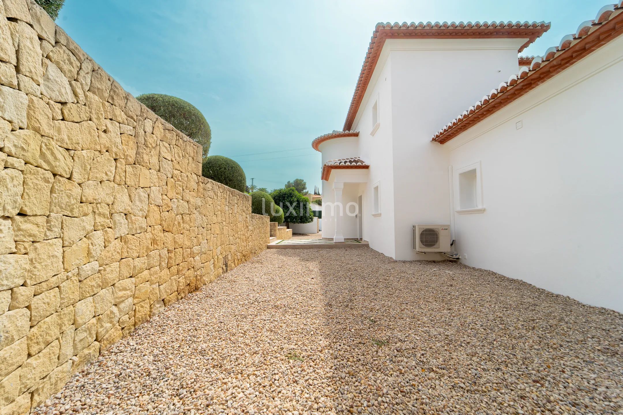 GEMÜTLICHE LUXUSVILLA IN DER NÄHE DES MEERES MORAIRA — photo 45