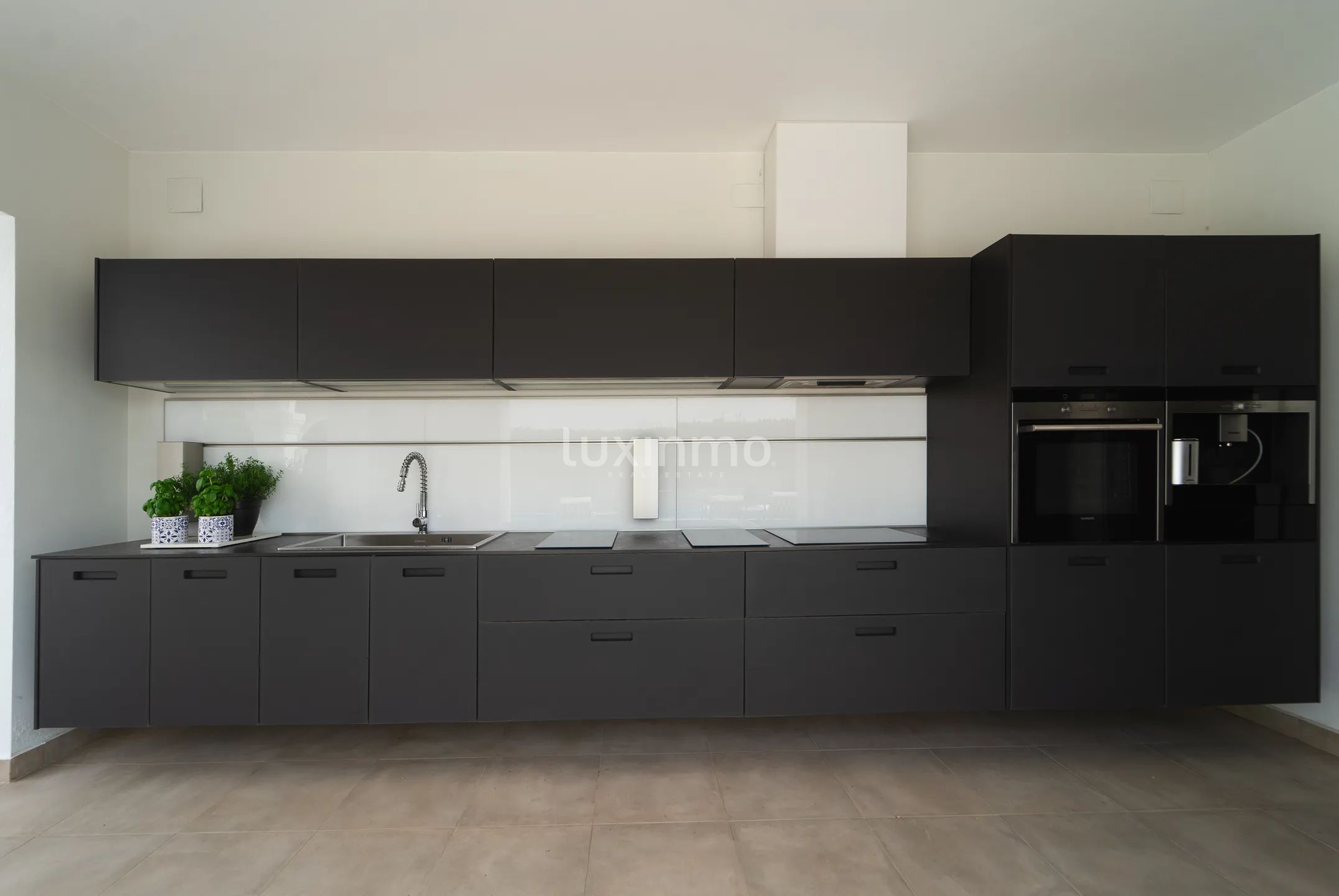 GEMÜTLICHE LUXUSVILLA IN DER NÄHE DES MEERES MORAIRA — photo 29