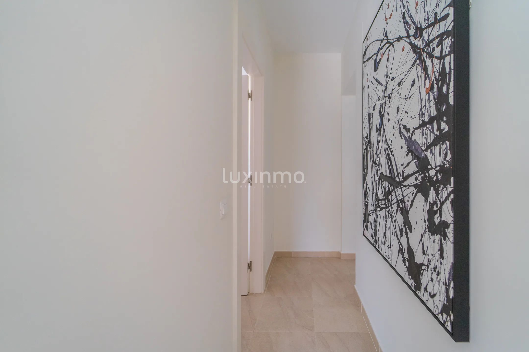 GEMÜTLICHE LUXUSVILLA IN DER NÄHE DES MEERES MORAIRA — photo 11